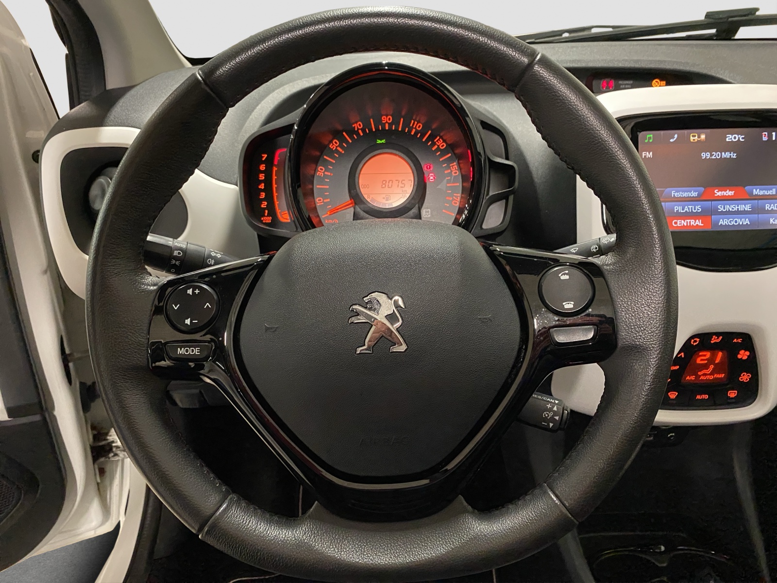PEUGEOT 108 1.2 PureTech Allure Top-image-7