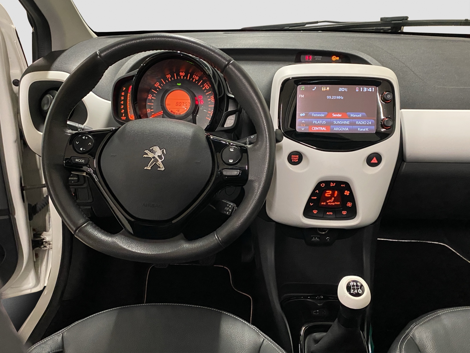 PEUGEOT 108 1.2 PureTech Allure Top-image-9