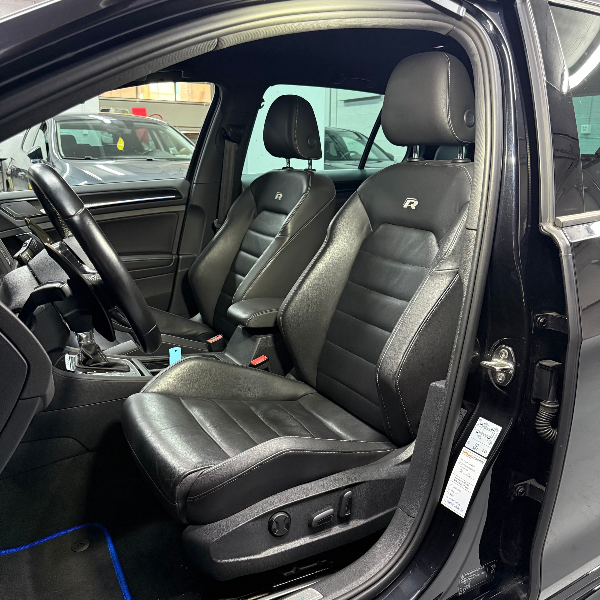 VW Golf 2.0 TSI R 4Motion DSG-image-12