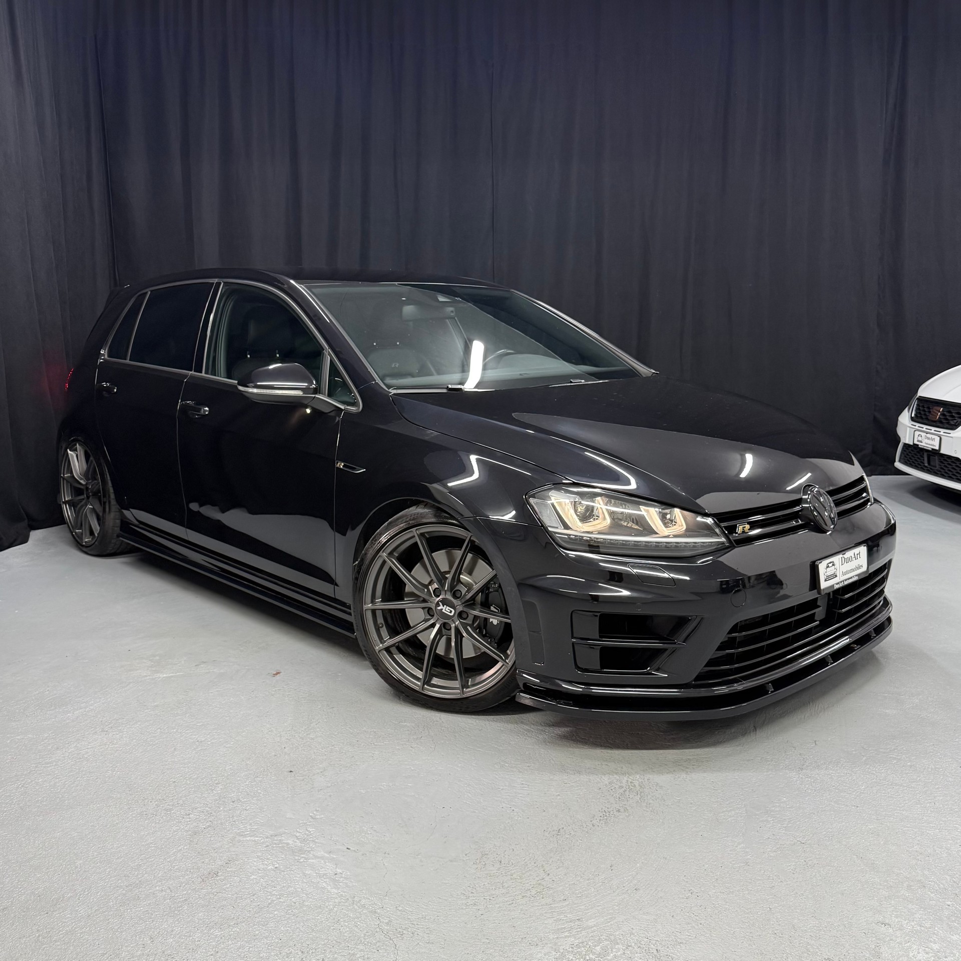 VW Golf 2.0 TSI R 4Motion DSG-image-3