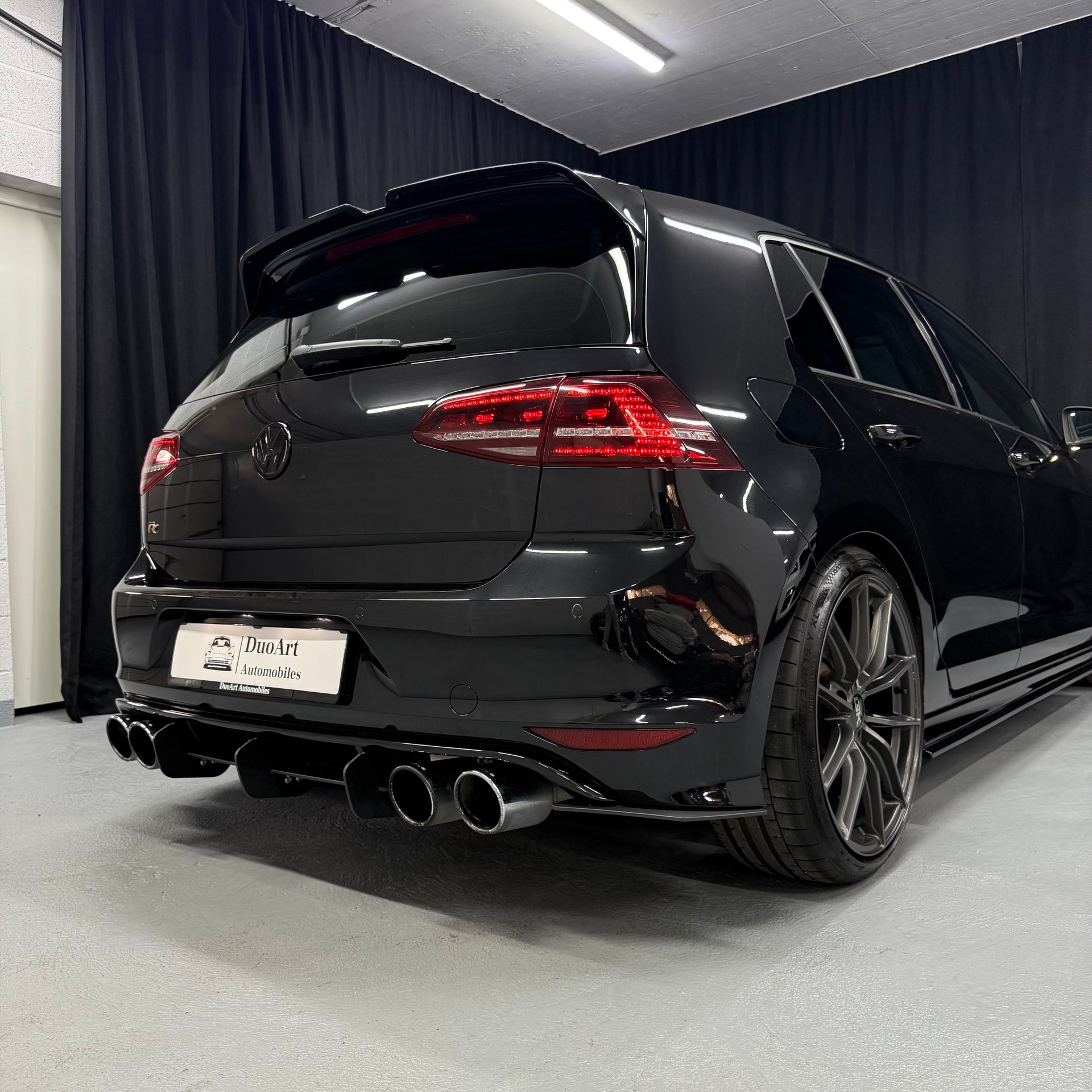 VW Golf 2.0 TSI R 4Motion DSG-image-8