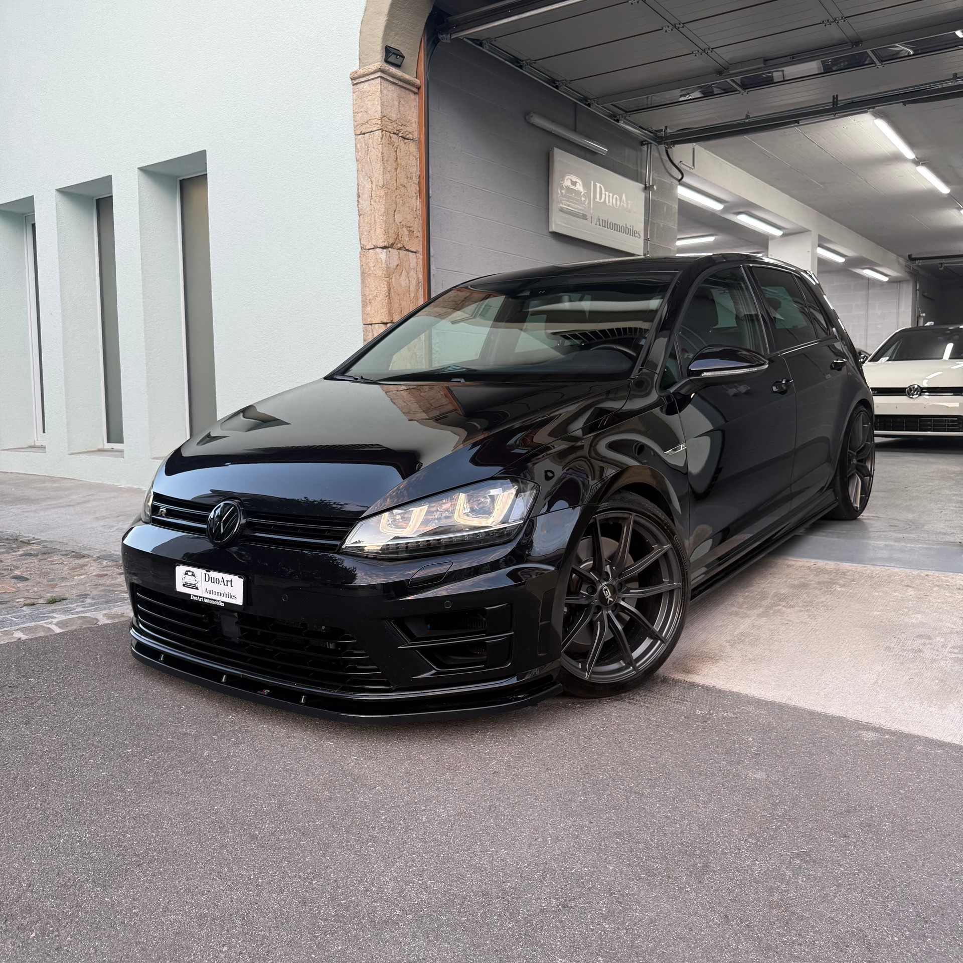 VW Golf 2.0 TSI R 4Motion DSG-image-0