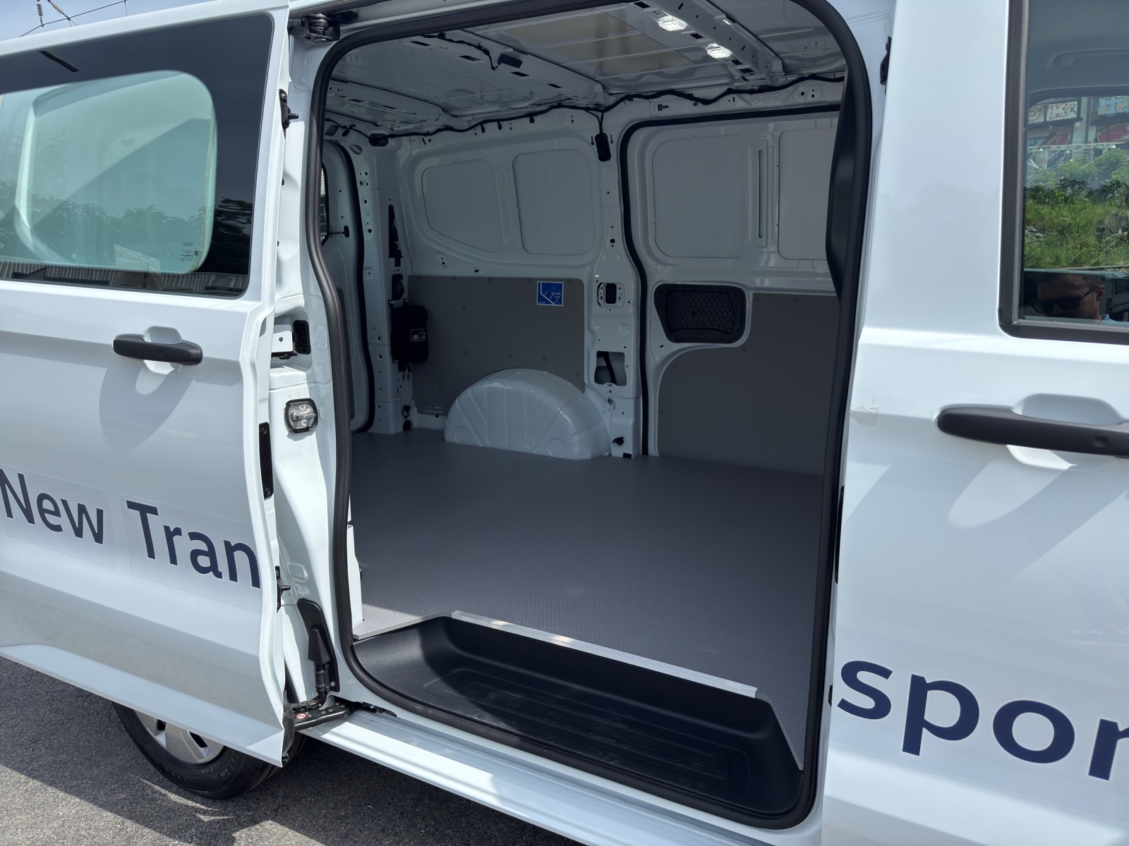 VW Transporter 2.0 TDI Automat-image-12