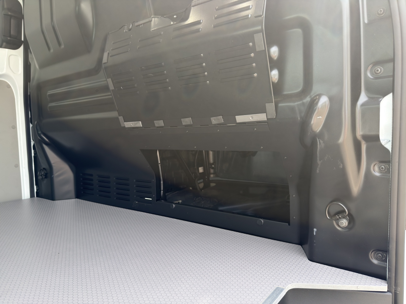 VW Transporter 2.0 TDI Automat-image-17