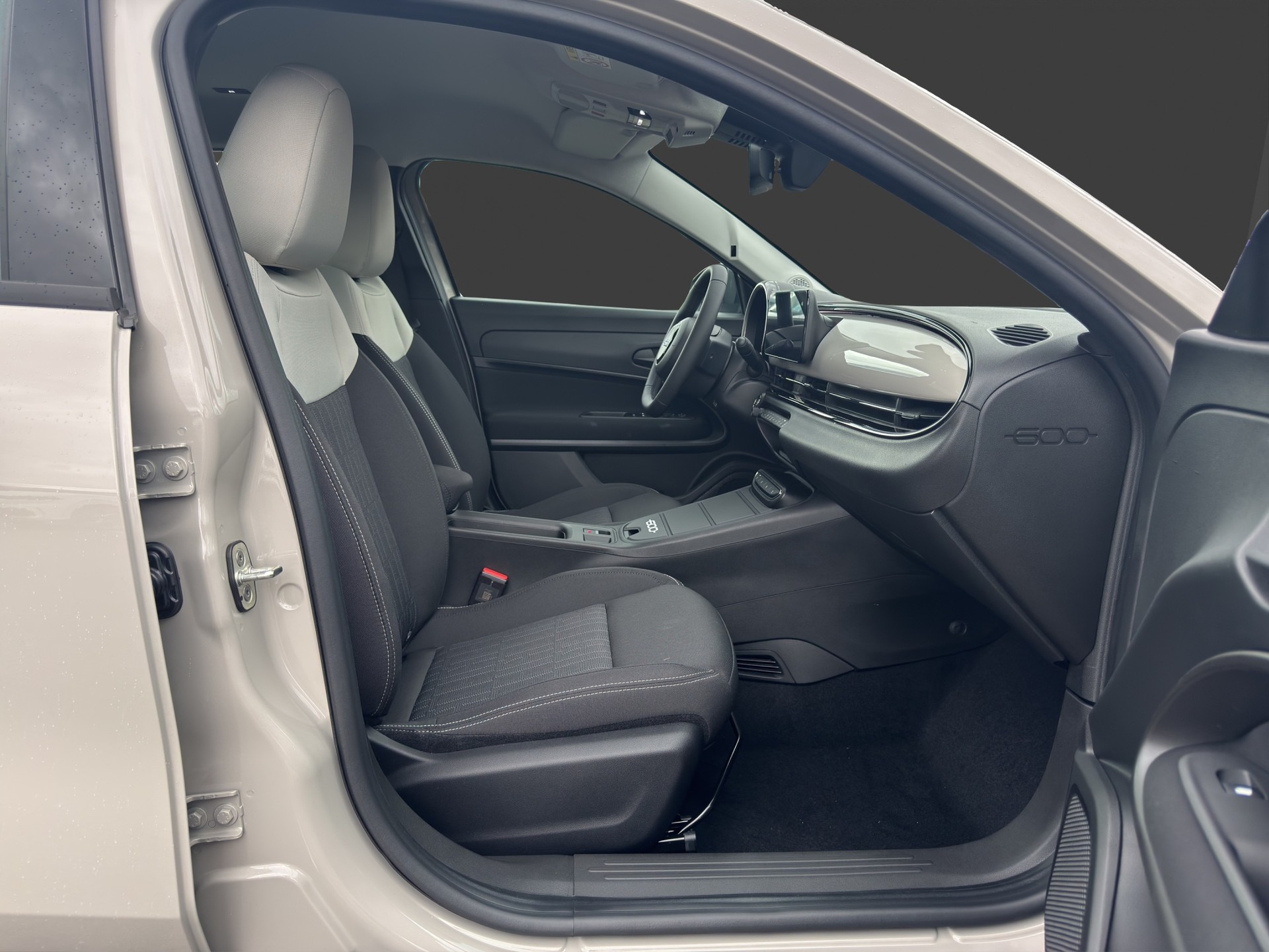 FIAT 600h Mild Hybrid Icon Swiss Edition-image-17
