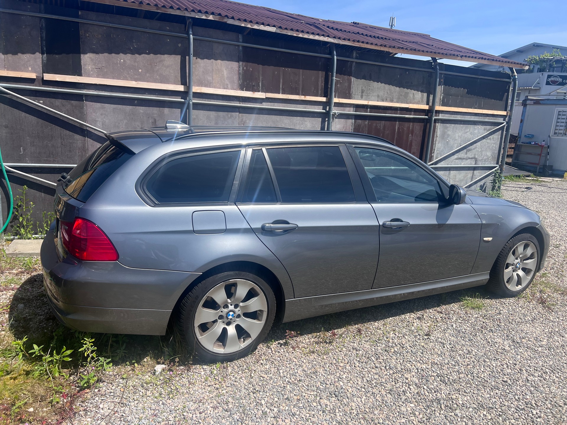 BMW 320d xDrive Touring Steptronic-image-4