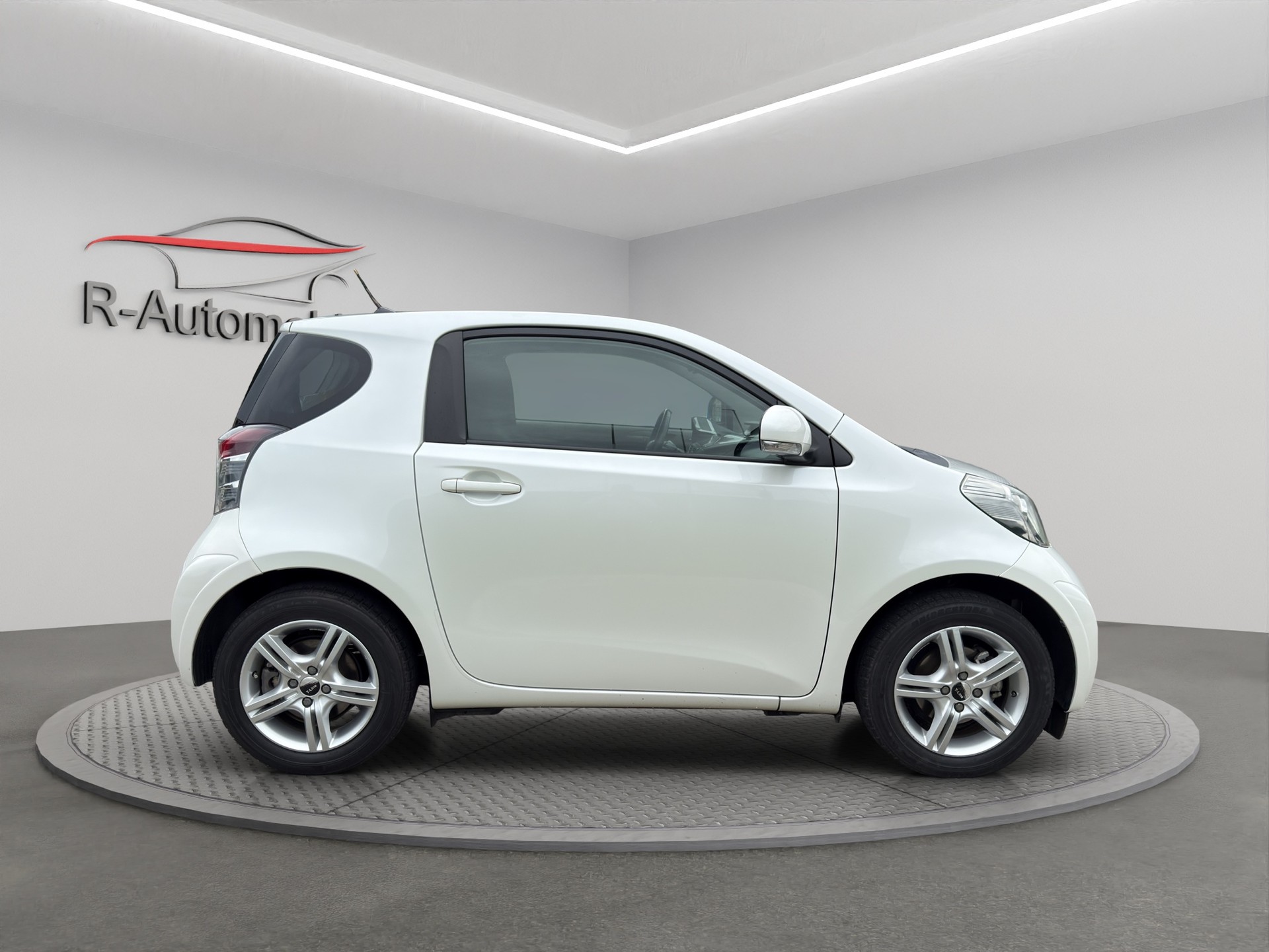 TOYOTA iQ 1.33 Dual VVT-i Multidrive-image-5