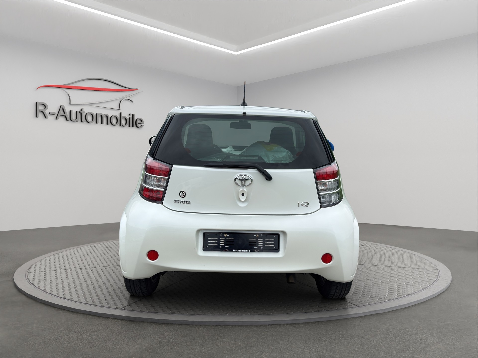 TOYOTA iQ 1.33 Dual VVT-i Multidrive-image-3