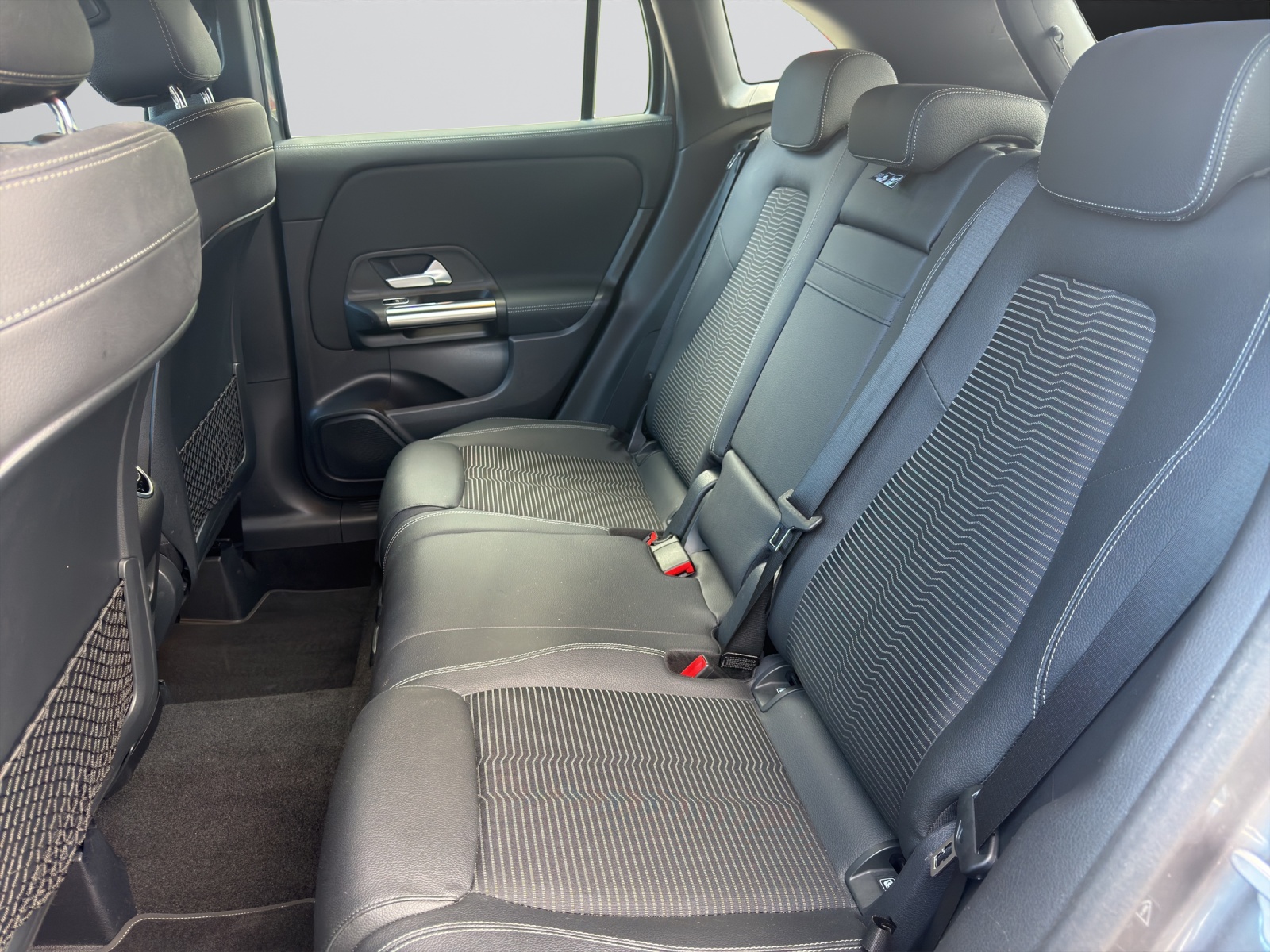 MERCEDES-BENZ GLA 250 Progressive4Matic-image-12