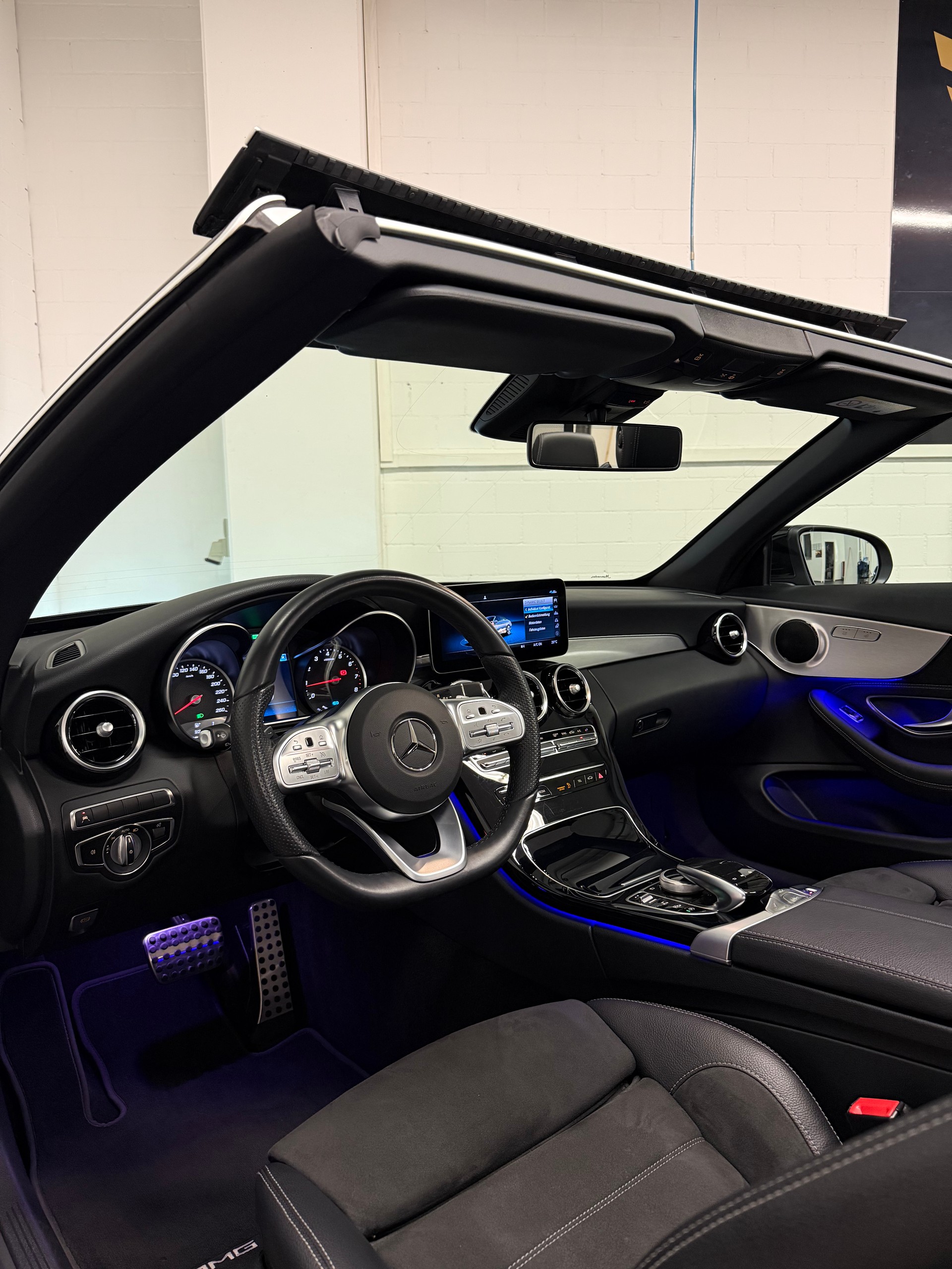 MERCEDES-BENZ C 200 AMG Line Cabriolet 9G-Tronic-image-4