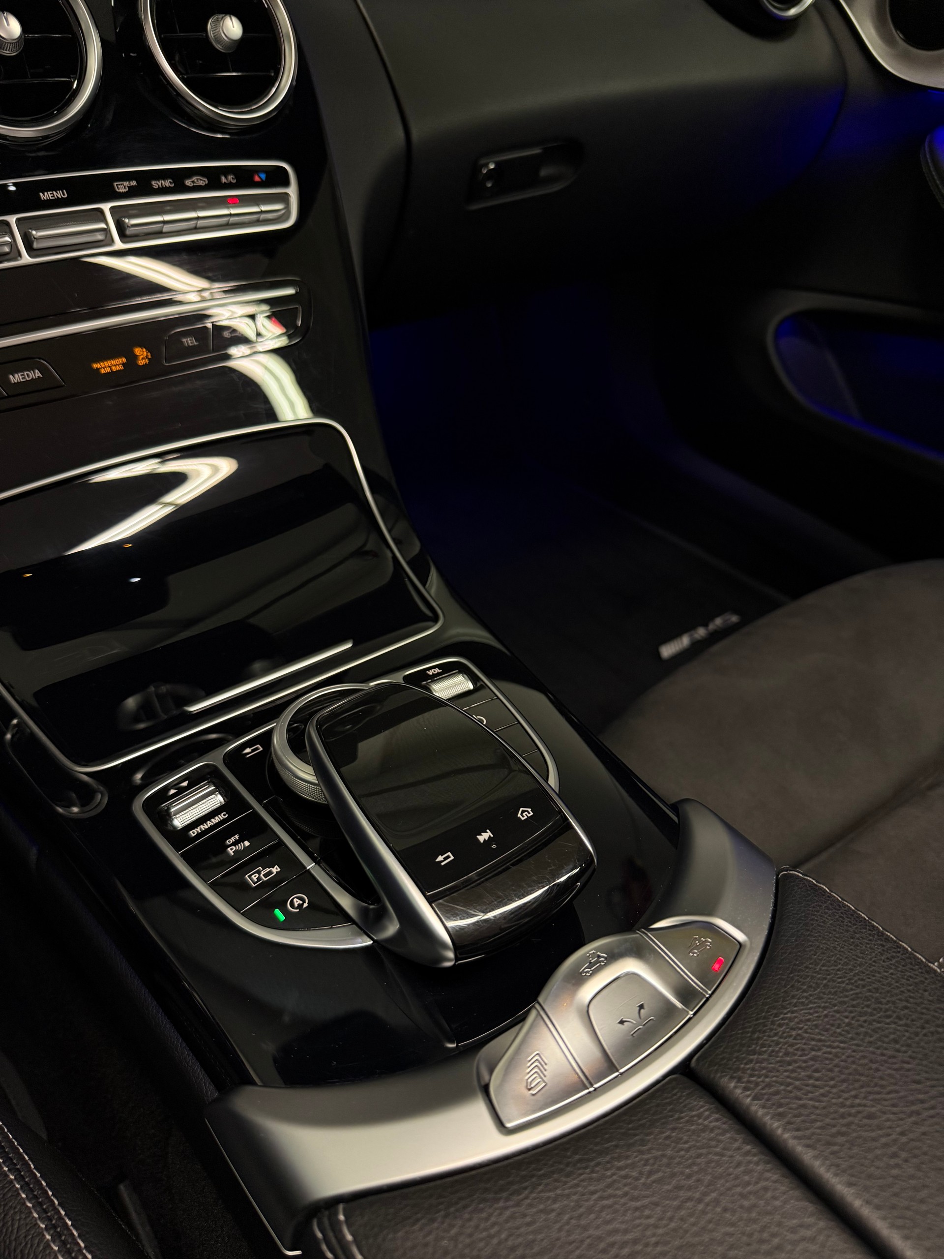 MERCEDES-BENZ C 200 AMG Line Cabriolet 9G-Tronic-image-9