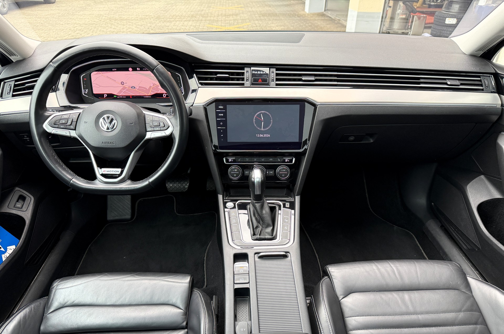 VW Passat 2.0 TDI BMT Elegance 4Motion DSG-image-11