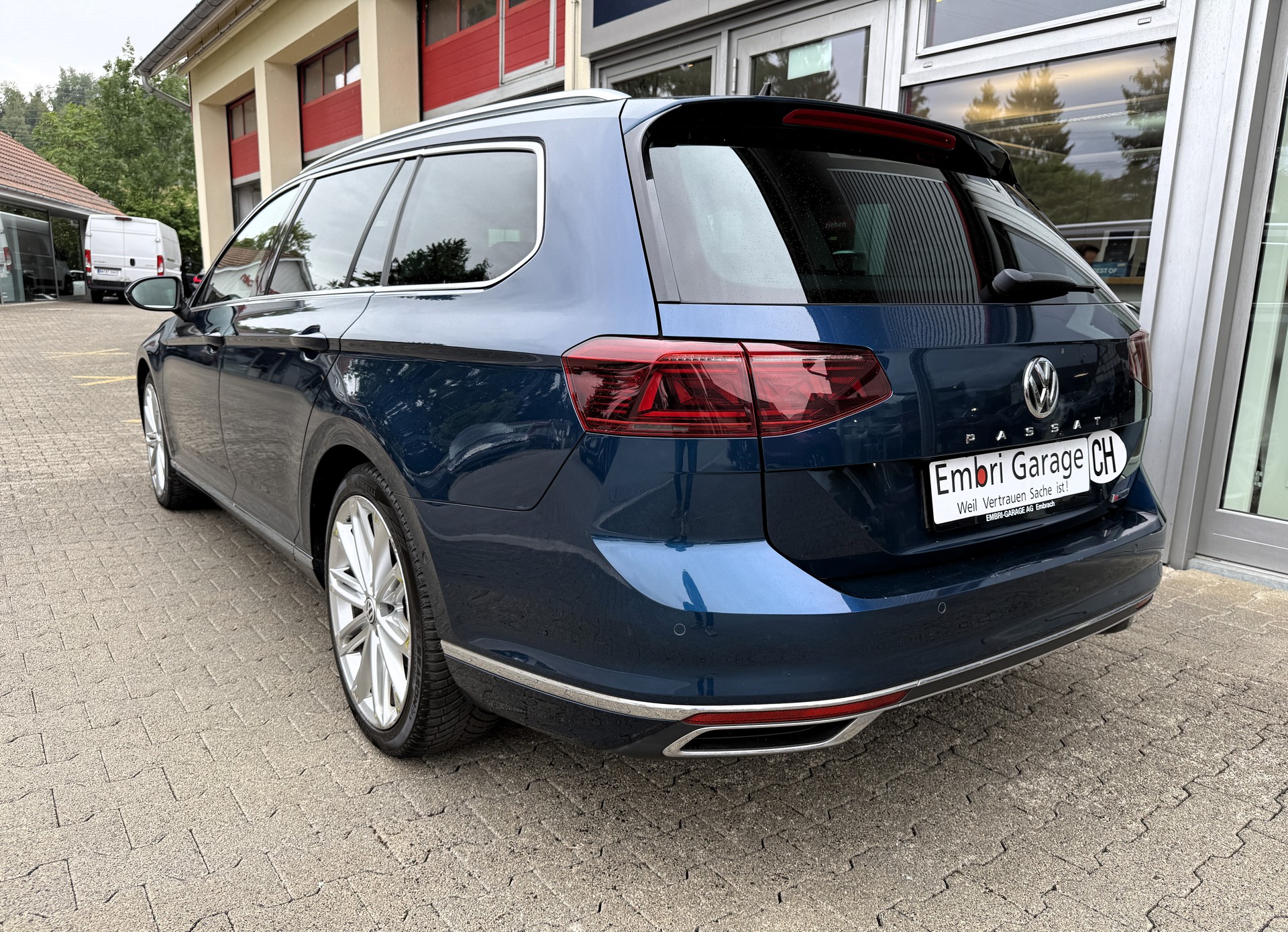 VW Passat 2.0 TDI BMT Elegance 4Motion DSG-image-4