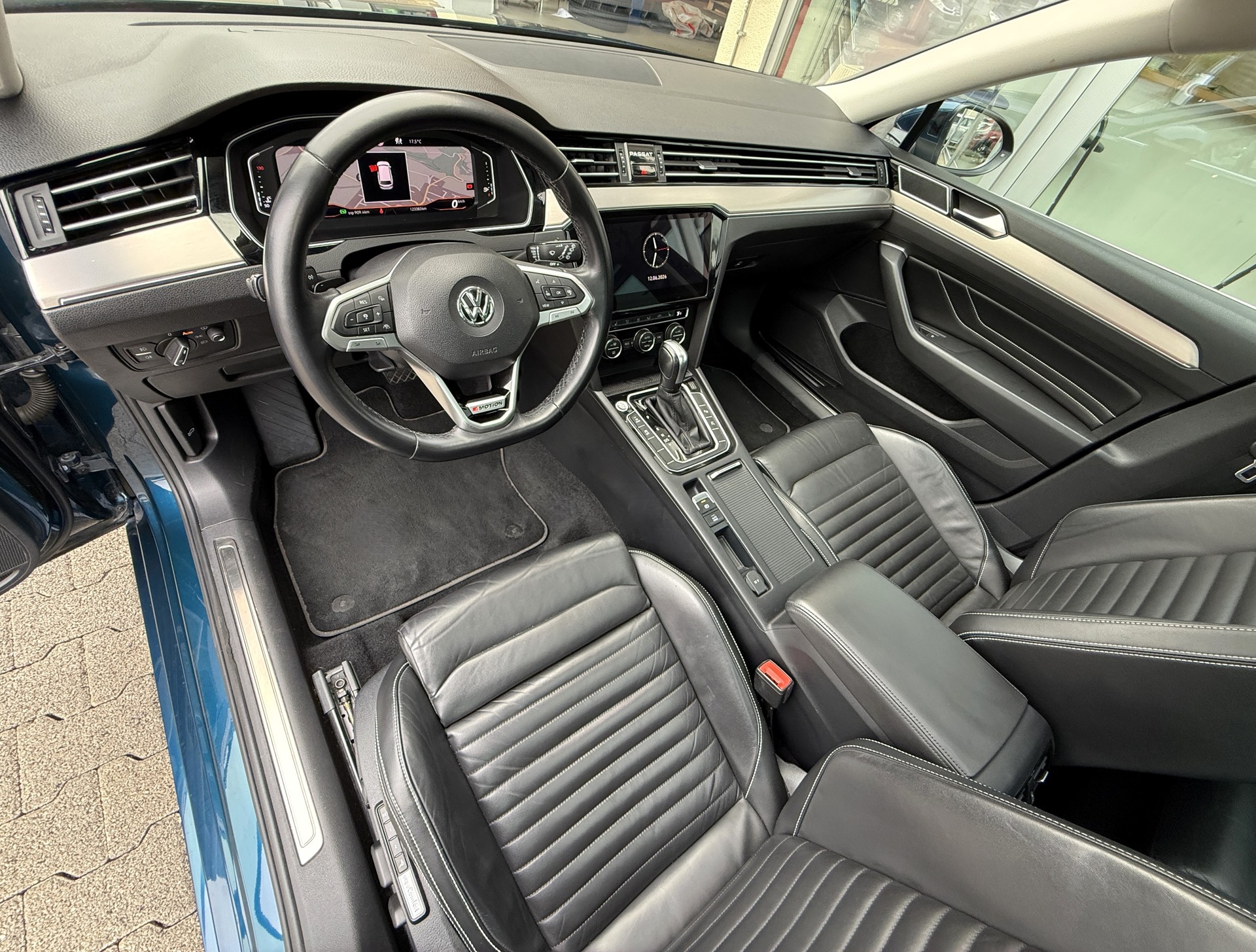 VW Passat 2.0 TDI BMT Elegance 4Motion DSG-image-14