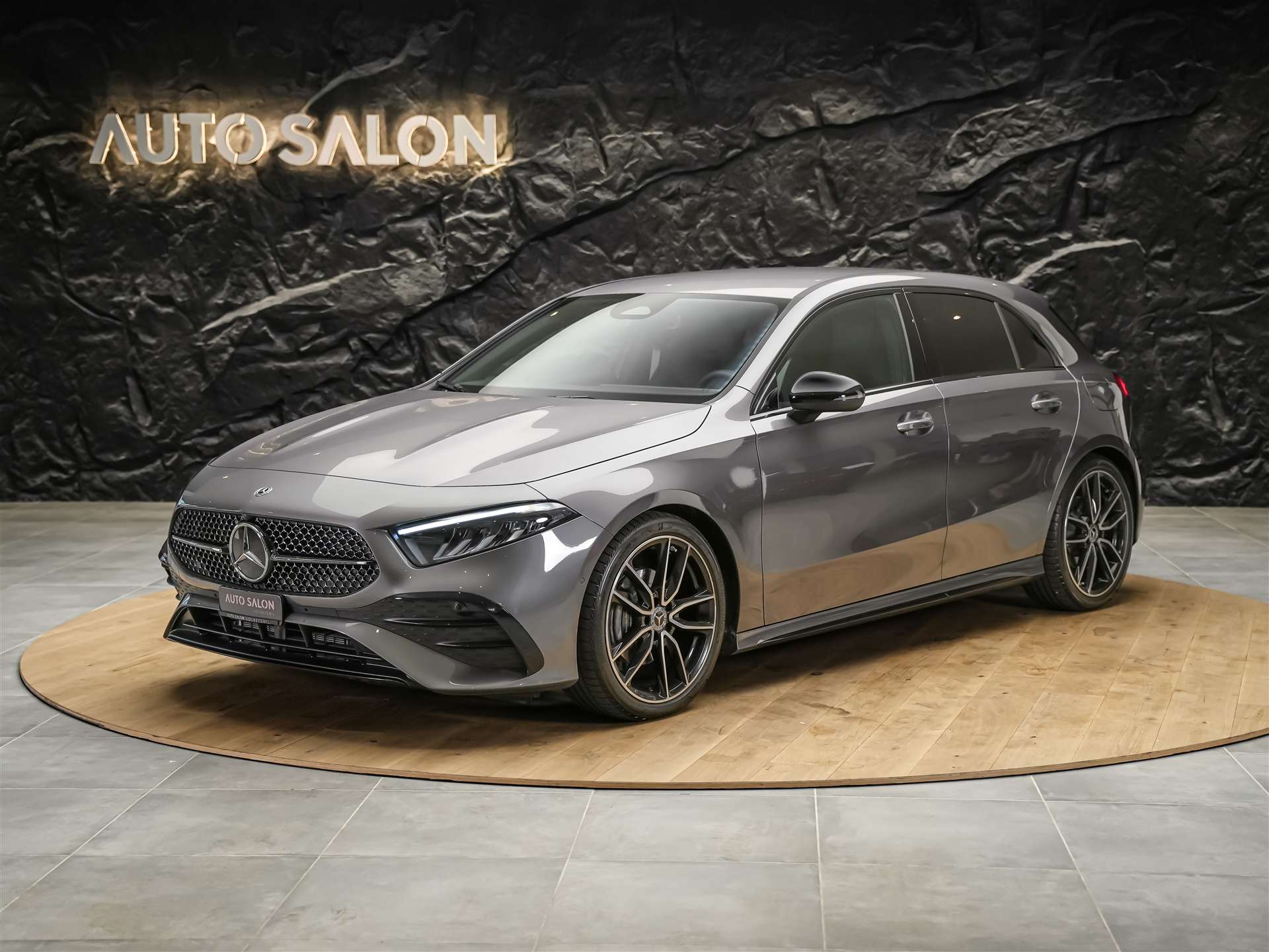MERCEDES-BENZ A 200 Night Star AMG Line *Werksgarantie*Abstandsregler*-image-1