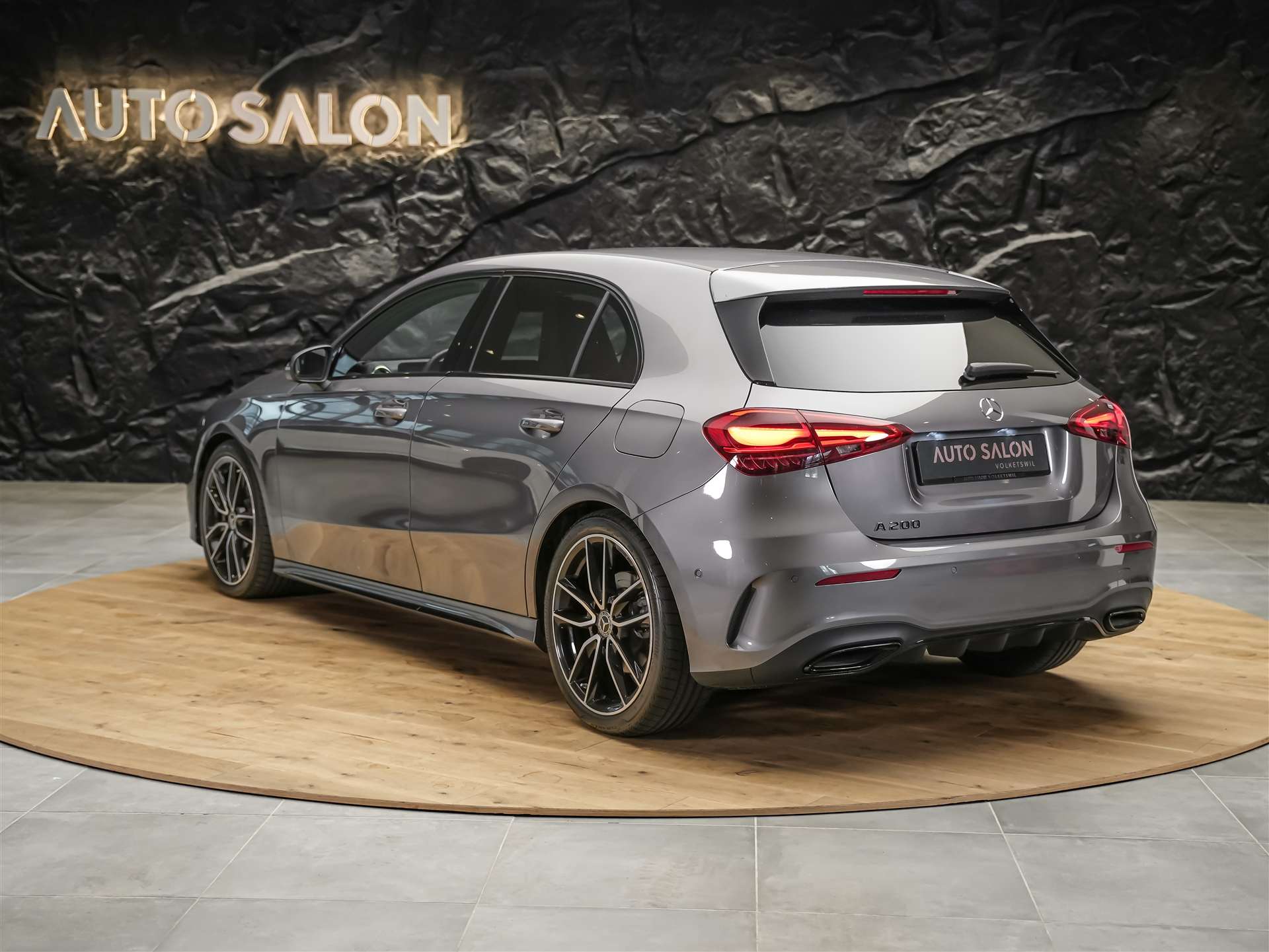 MERCEDES-BENZ A 200 Night Star AMG Line *Werksgarantie*Abstandsregler*-image-3