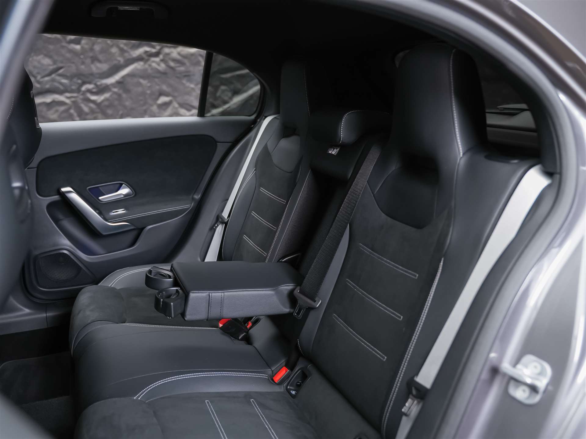 MERCEDES-BENZ A 200 Night Star AMG Line *Werksgarantie*Abstandsregler*-image-12