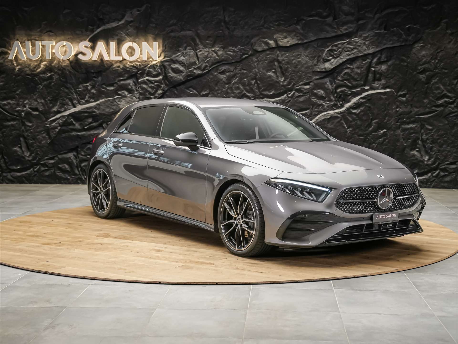 MERCEDES-BENZ A 200 Night Star AMG Line *Werksgarantie*Abstandsregler*-image-6