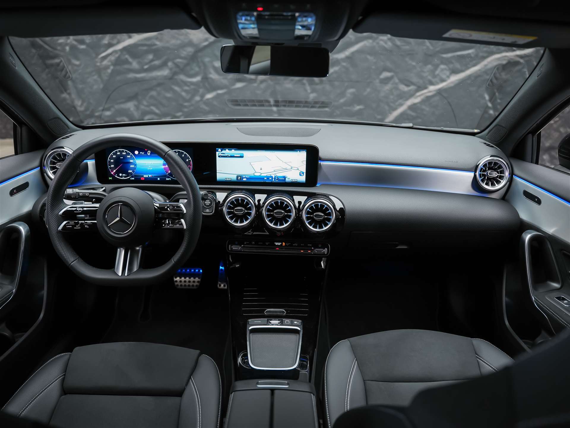MERCEDES-BENZ A 200 Night Star AMG Line *Werksgarantie*Abstandsregler*-image-17