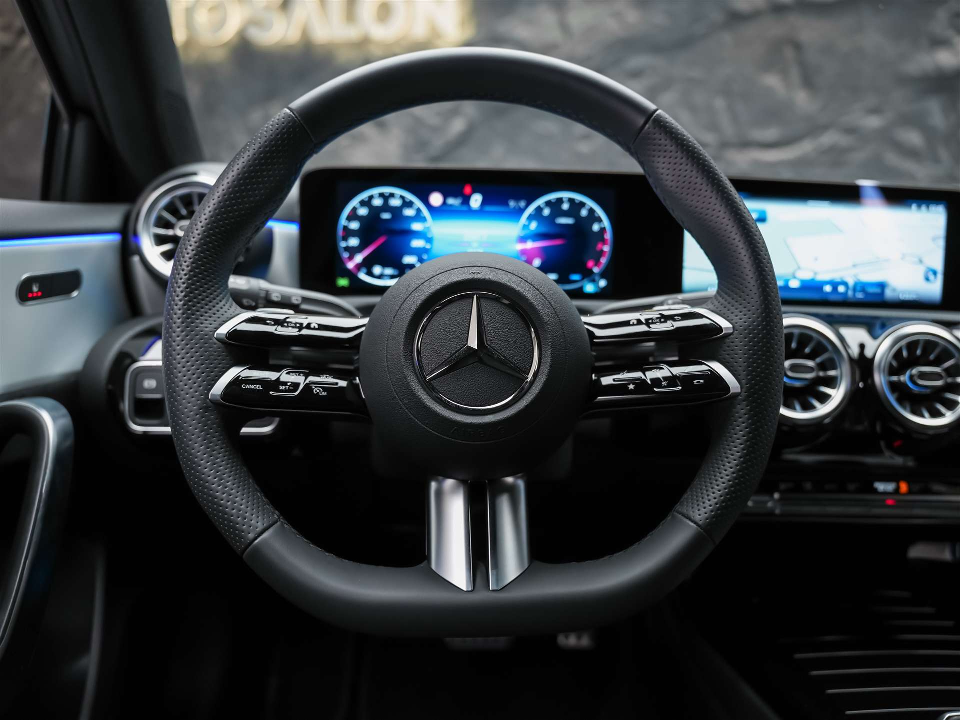 MERCEDES-BENZ A 200 Night Star AMG Line *Werksgarantie*Abstandsregler*-image-25