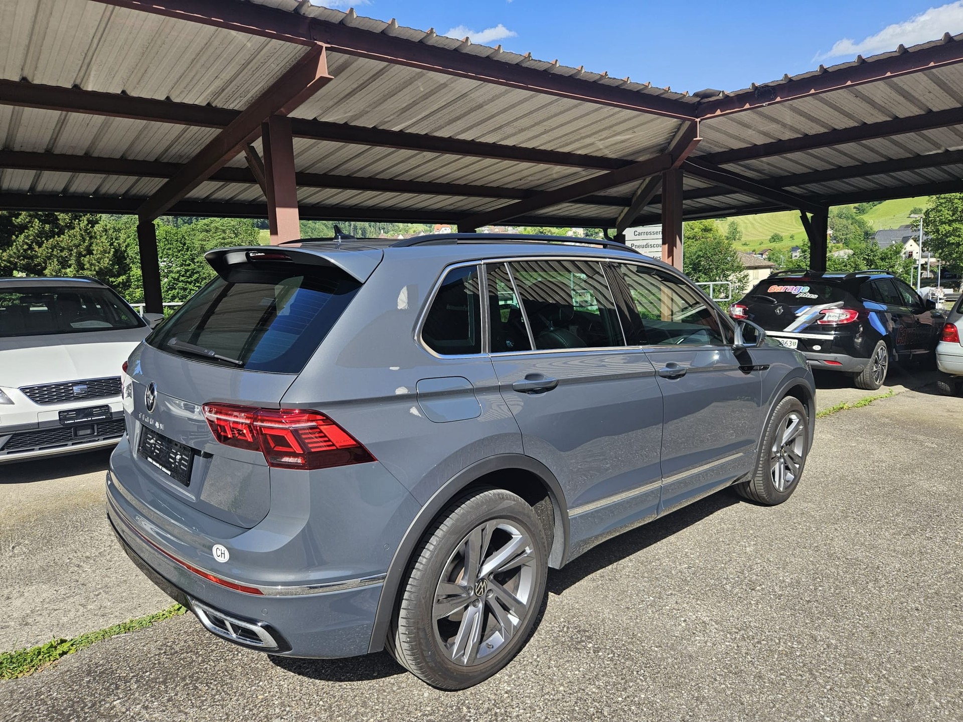 VW Tiguan 2.0 TDI SCR R-Line 4Motion DSG-image-3