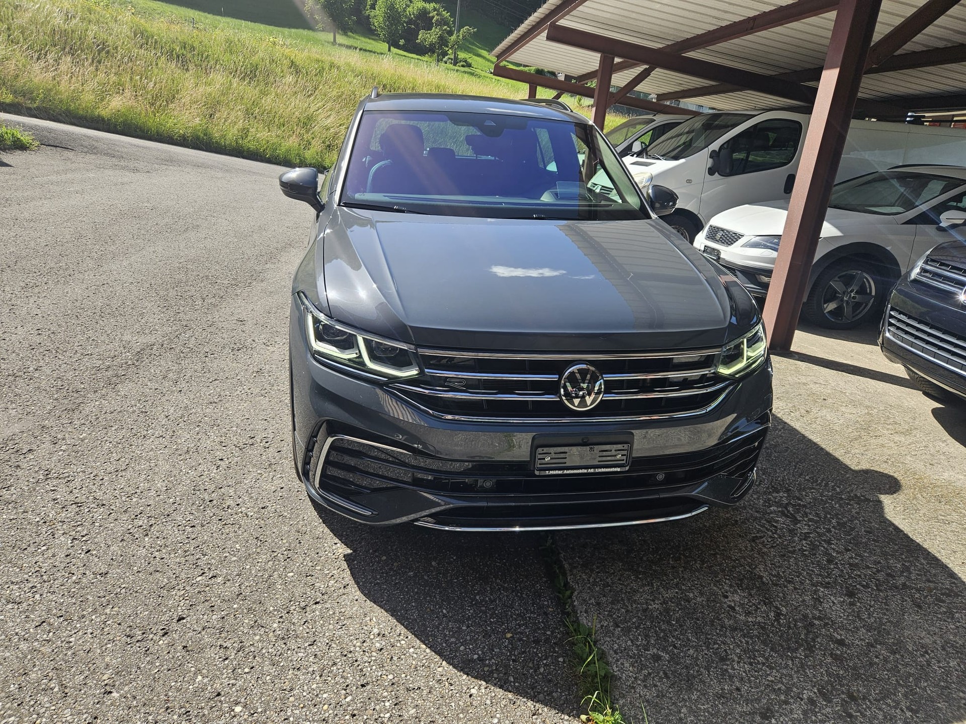 VW Tiguan 2.0 TDI SCR R-Line 4Motion DSG-image-2