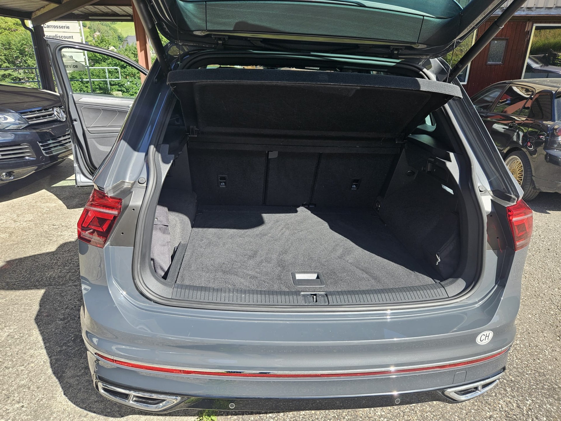 VW Tiguan 2.0 TDI SCR R-Line 4Motion DSG-image-13