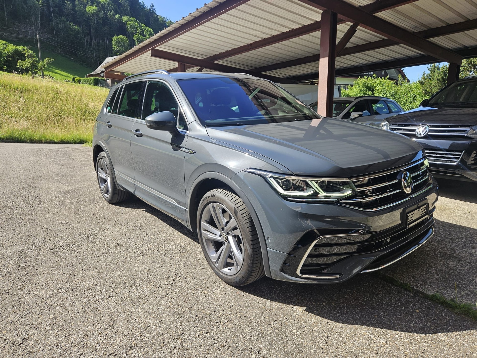 VW Tiguan 2.0 TDI SCR R-Line 4Motion DSG-image-4