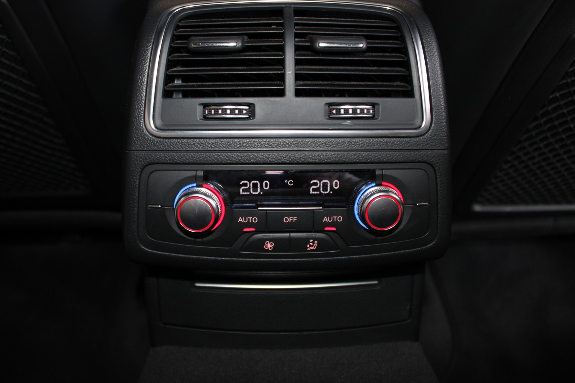 AUDI RS6 Avant 4.0 TFSI V8 performance quattro-image-24