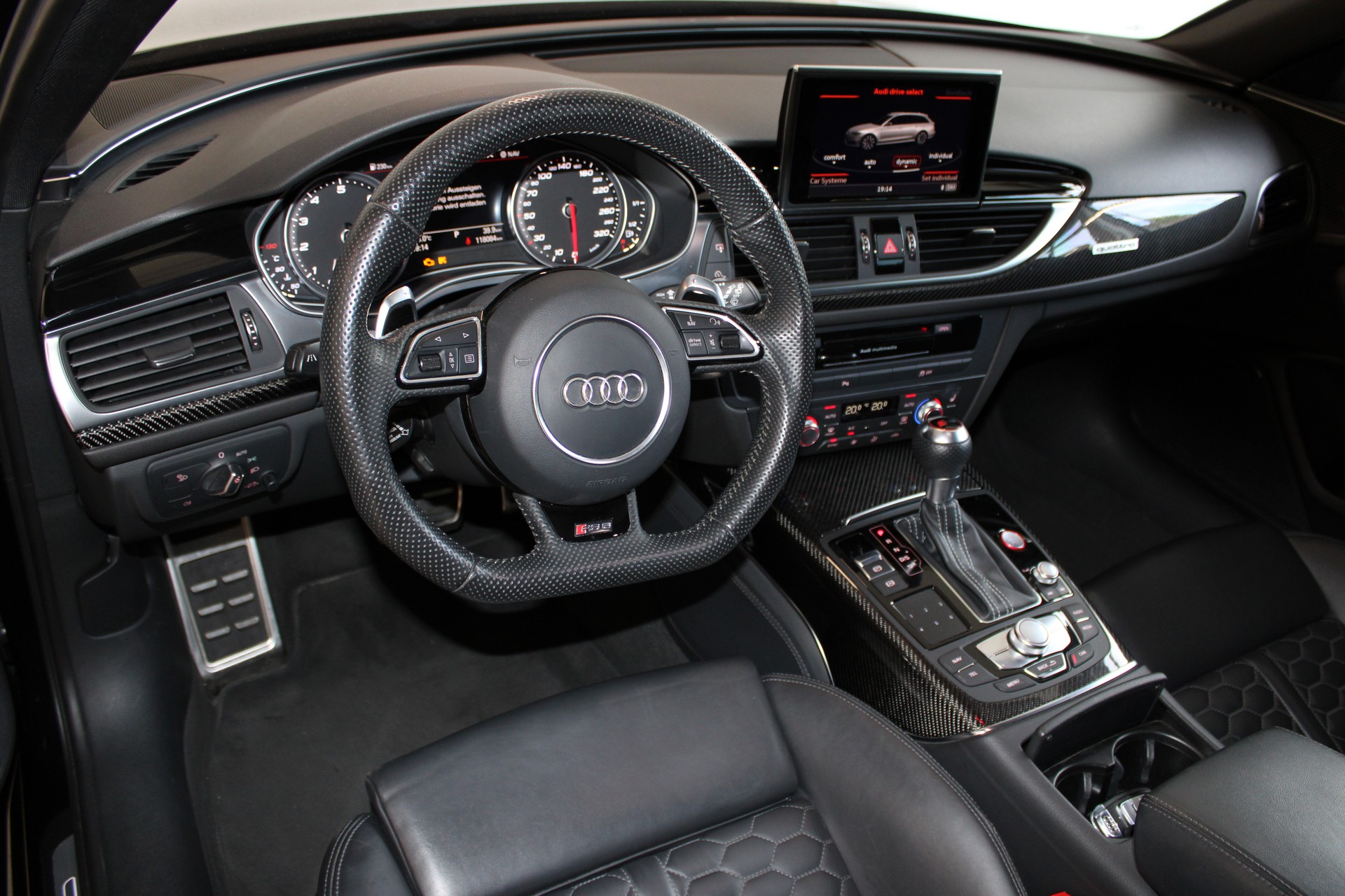 AUDI RS6 Avant 4.0 TFSI V8 performance quattro-image-13