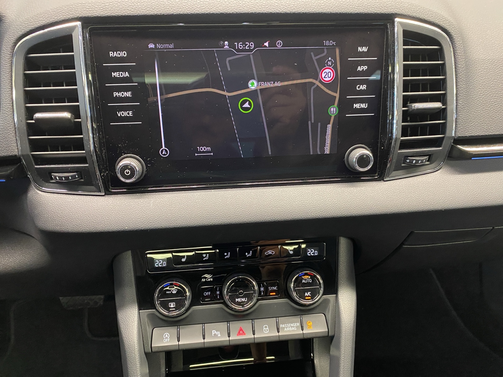 SKODA Karoq 1.5 TSI Style DSG-image-10
