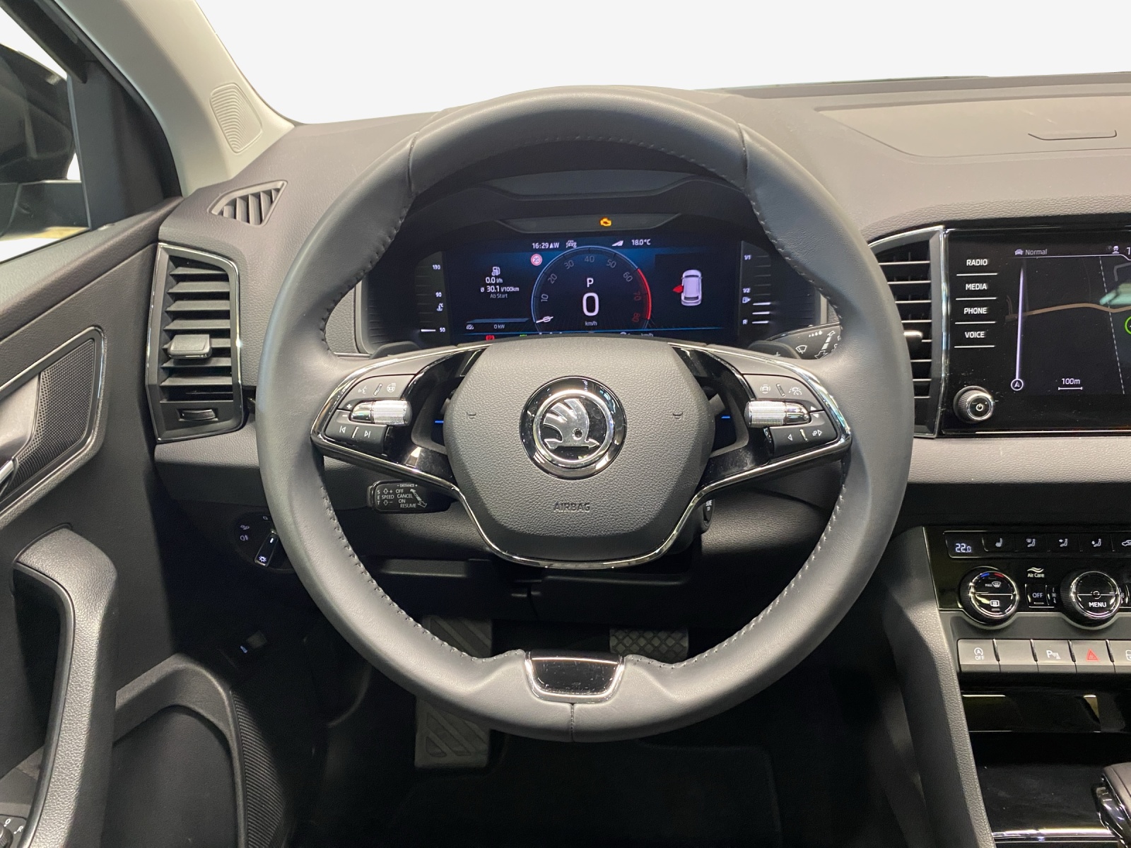 SKODA Karoq 1.5 TSI Style DSG-image-9
