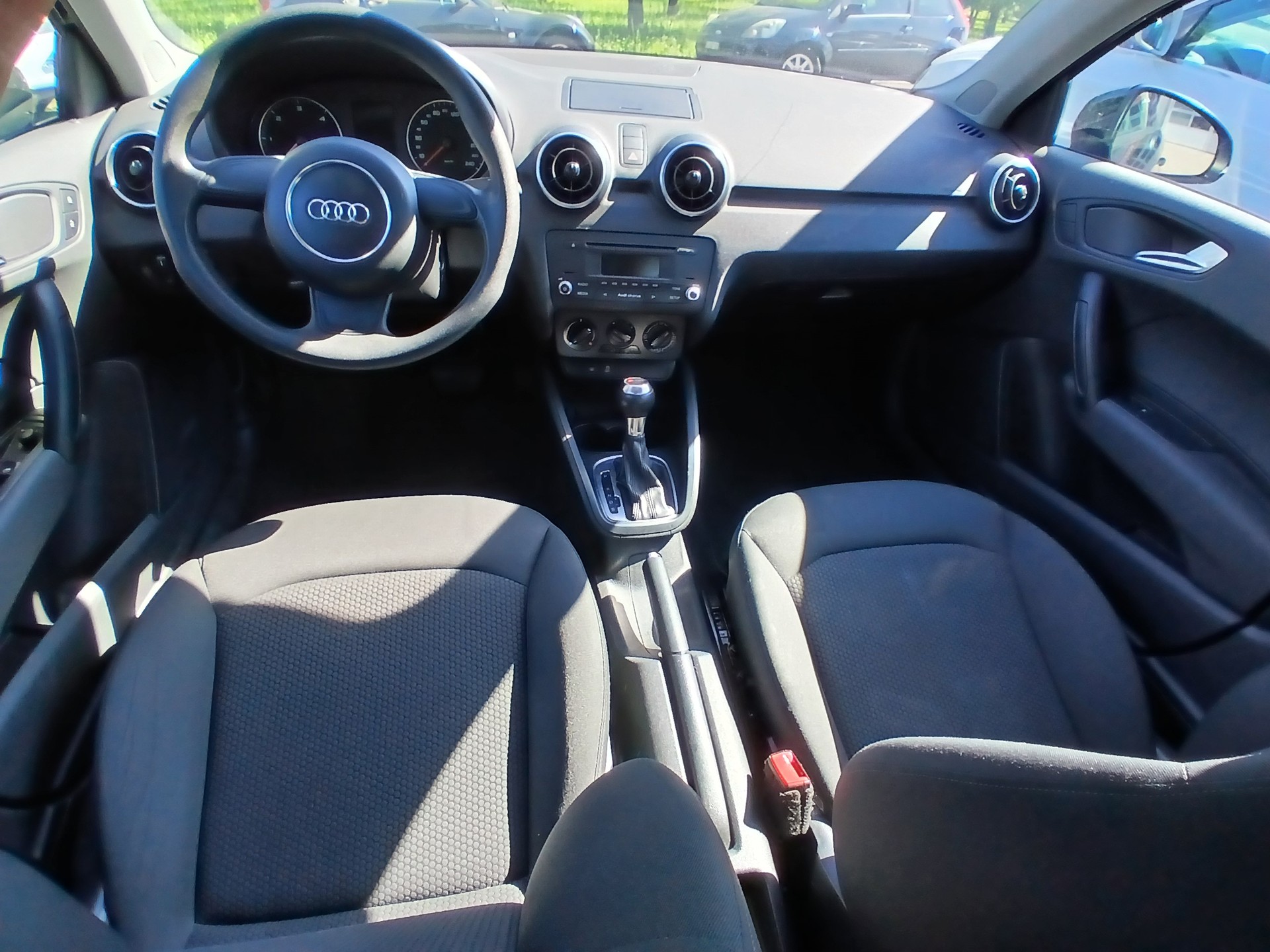 AUDI A1 Sportback 1.6 TDI Attraction DSG-image-8