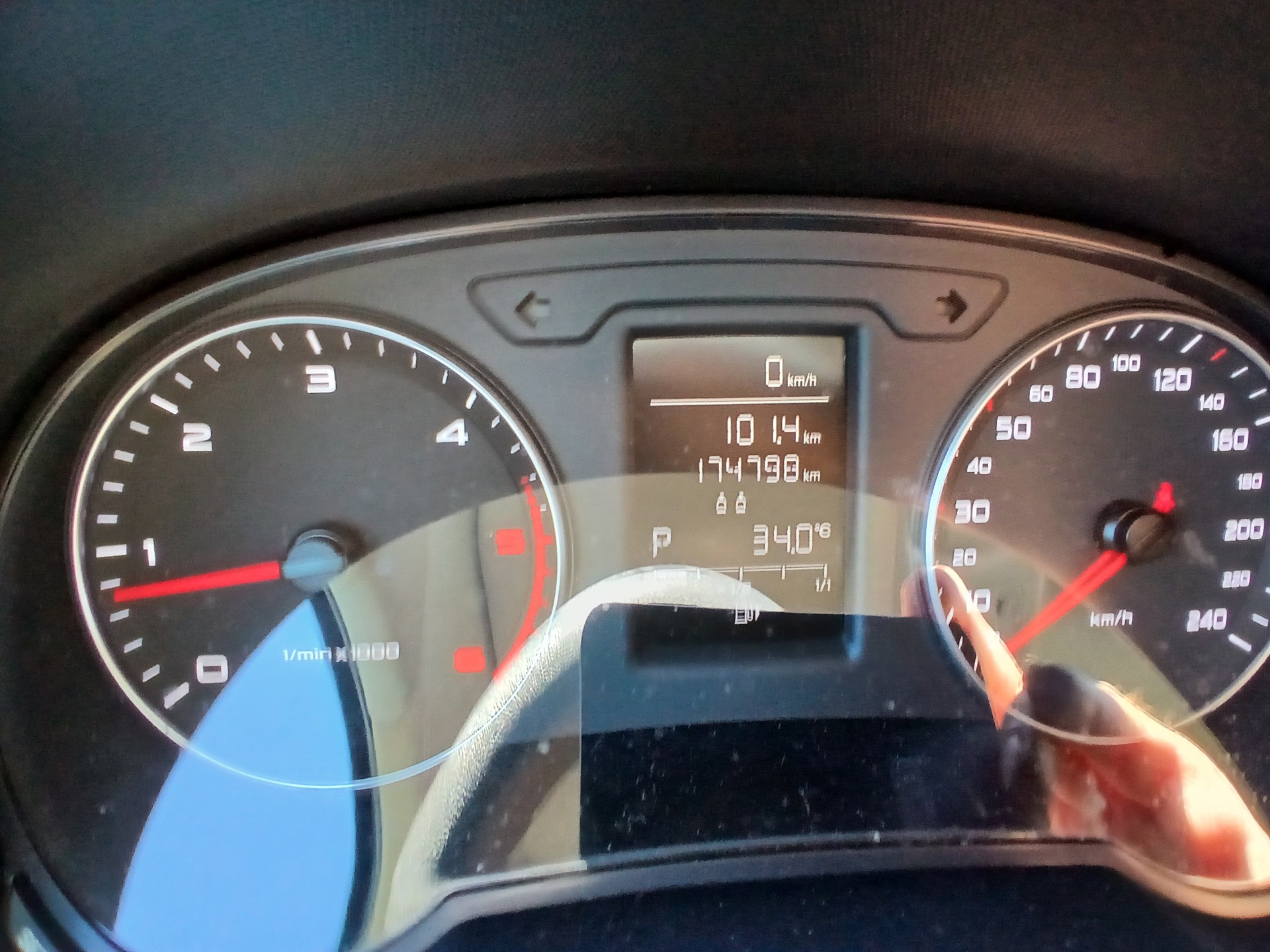 AUDI A1 Sportback 1.6 TDI Attraction DSG-image-9