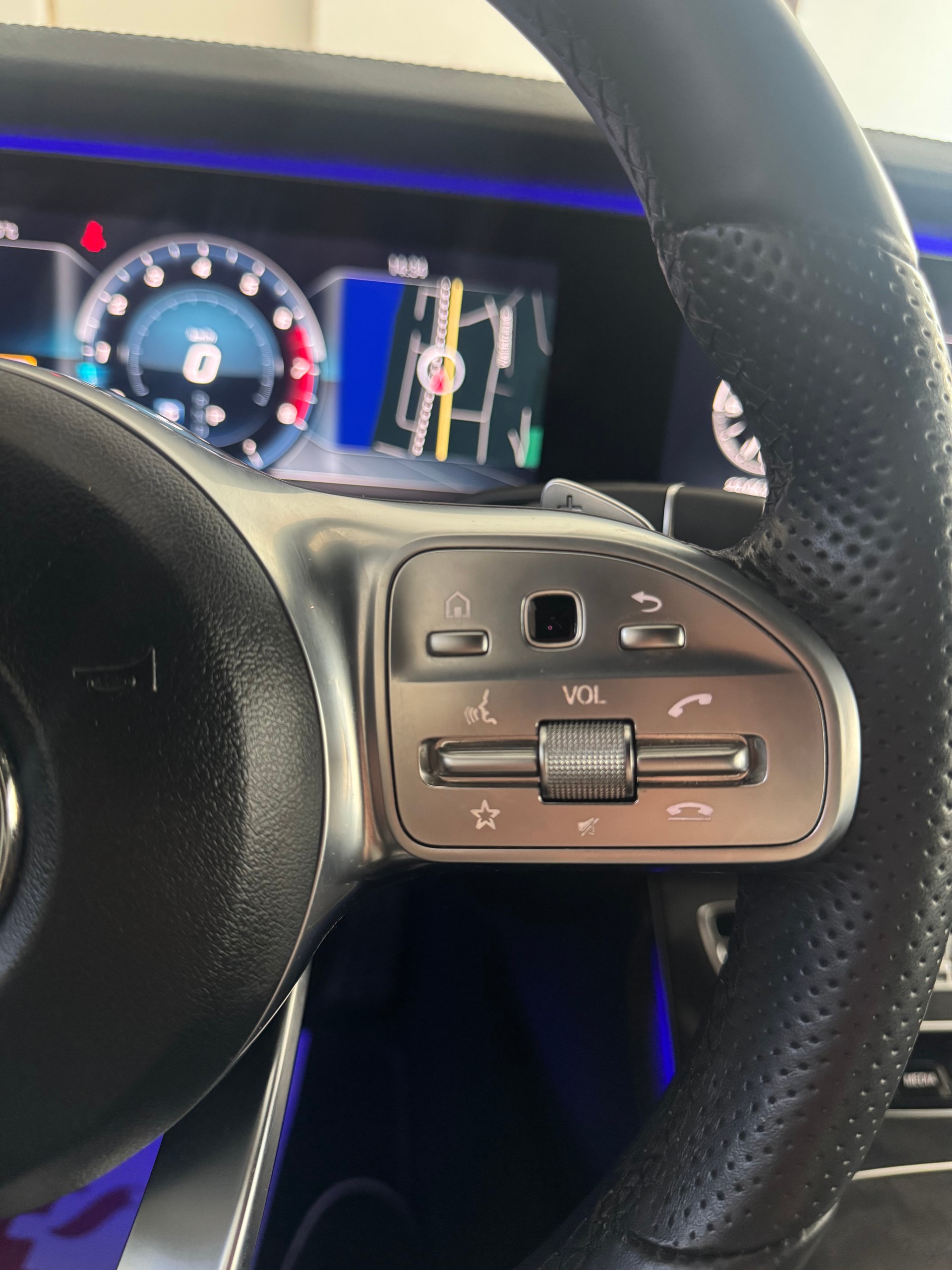 MERCEDES-BENZ E 200 Cabriolet AMG Line 9G-Tronic*CH-Fahrzeug*-image-21