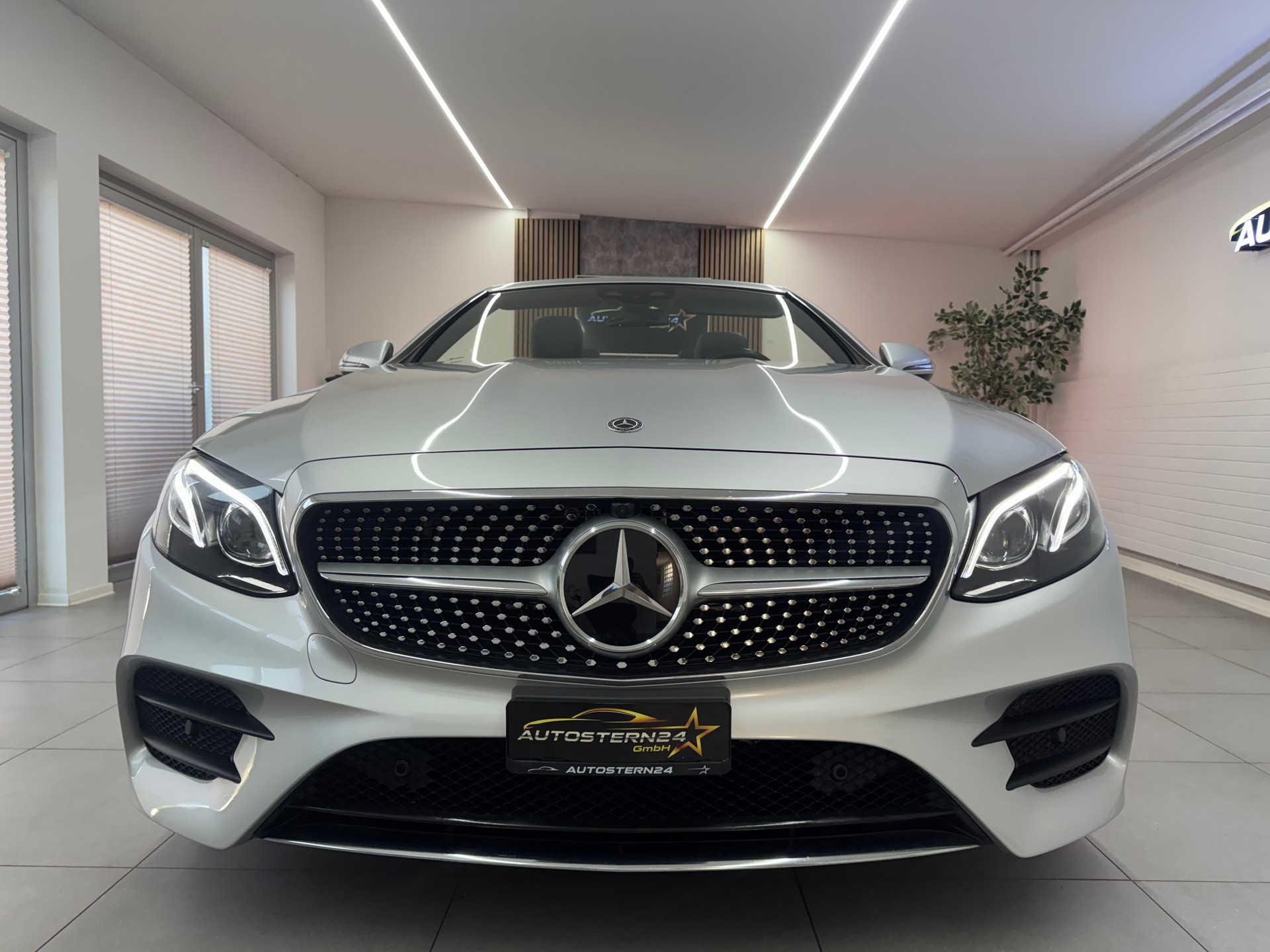 MERCEDES-BENZ E 200 Cabriolet AMG Line 9G-Tronic*CH-Fahrzeug*-image-2