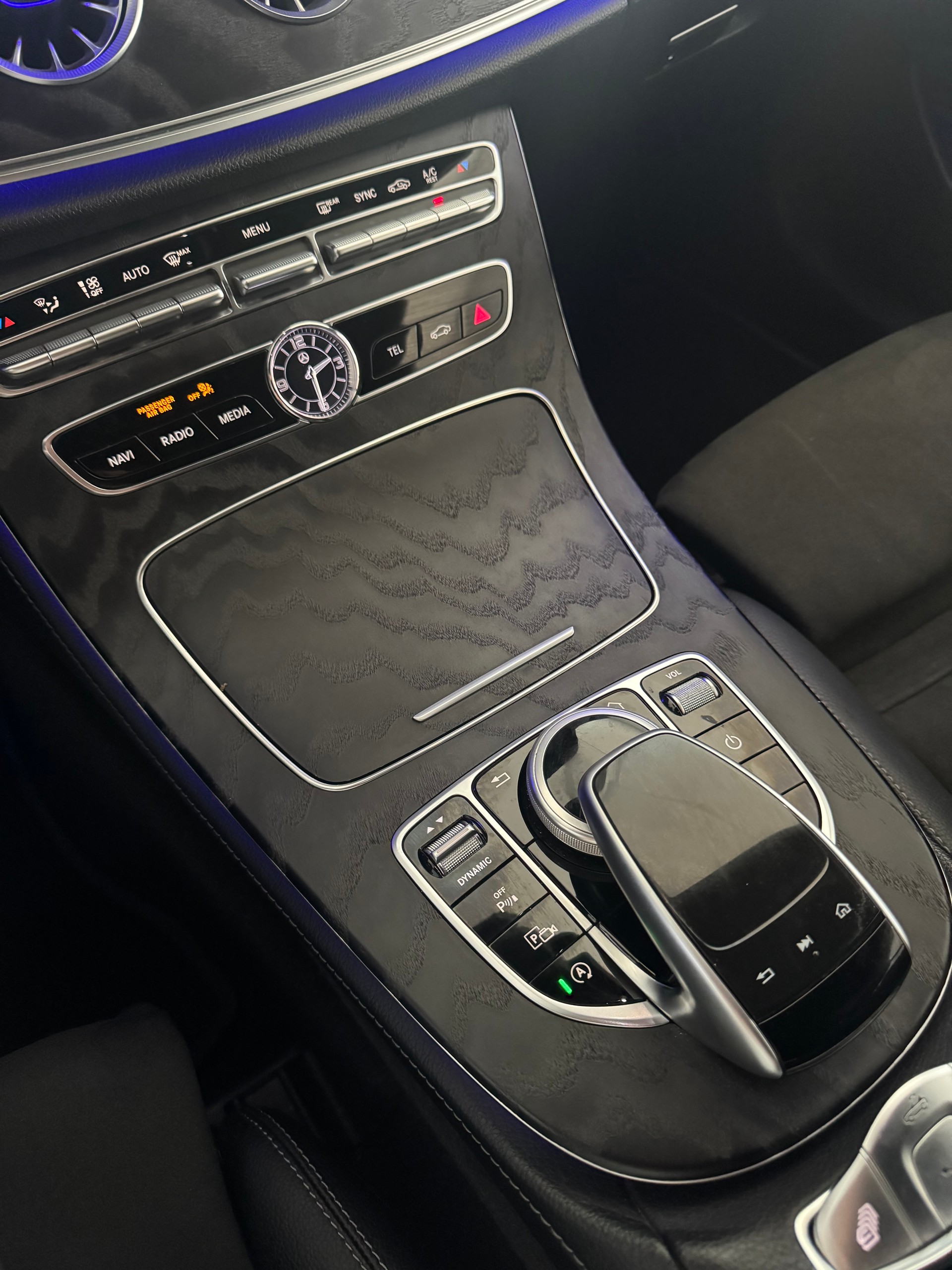 MERCEDES-BENZ E 200 Cabriolet AMG Line 9G-Tronic*CH-Fahrzeug*-image-17