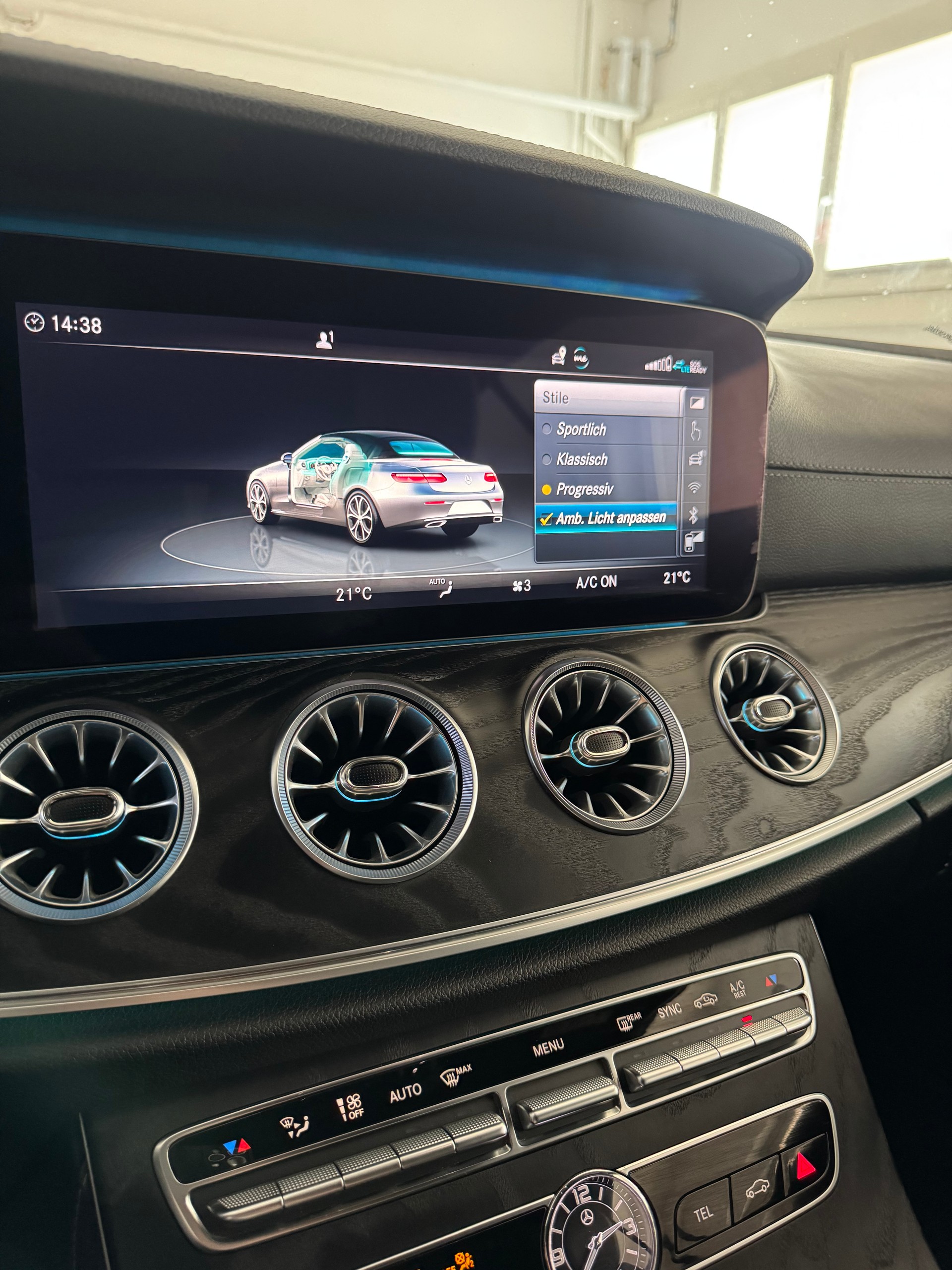 MERCEDES-BENZ E 200 Cabriolet AMG Line 9G-Tronic*CH-Fahrzeug*-image-28