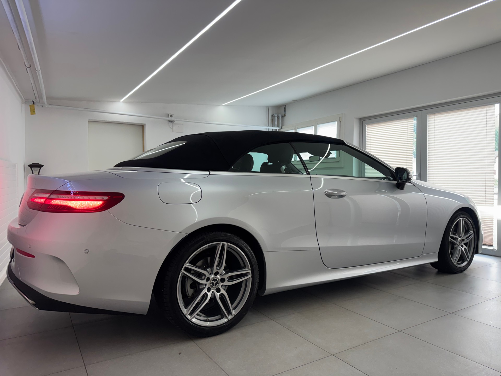 MERCEDES-BENZ E 200 Cabriolet AMG Line 9G-Tronic*CH-Fahrzeug*-image-9