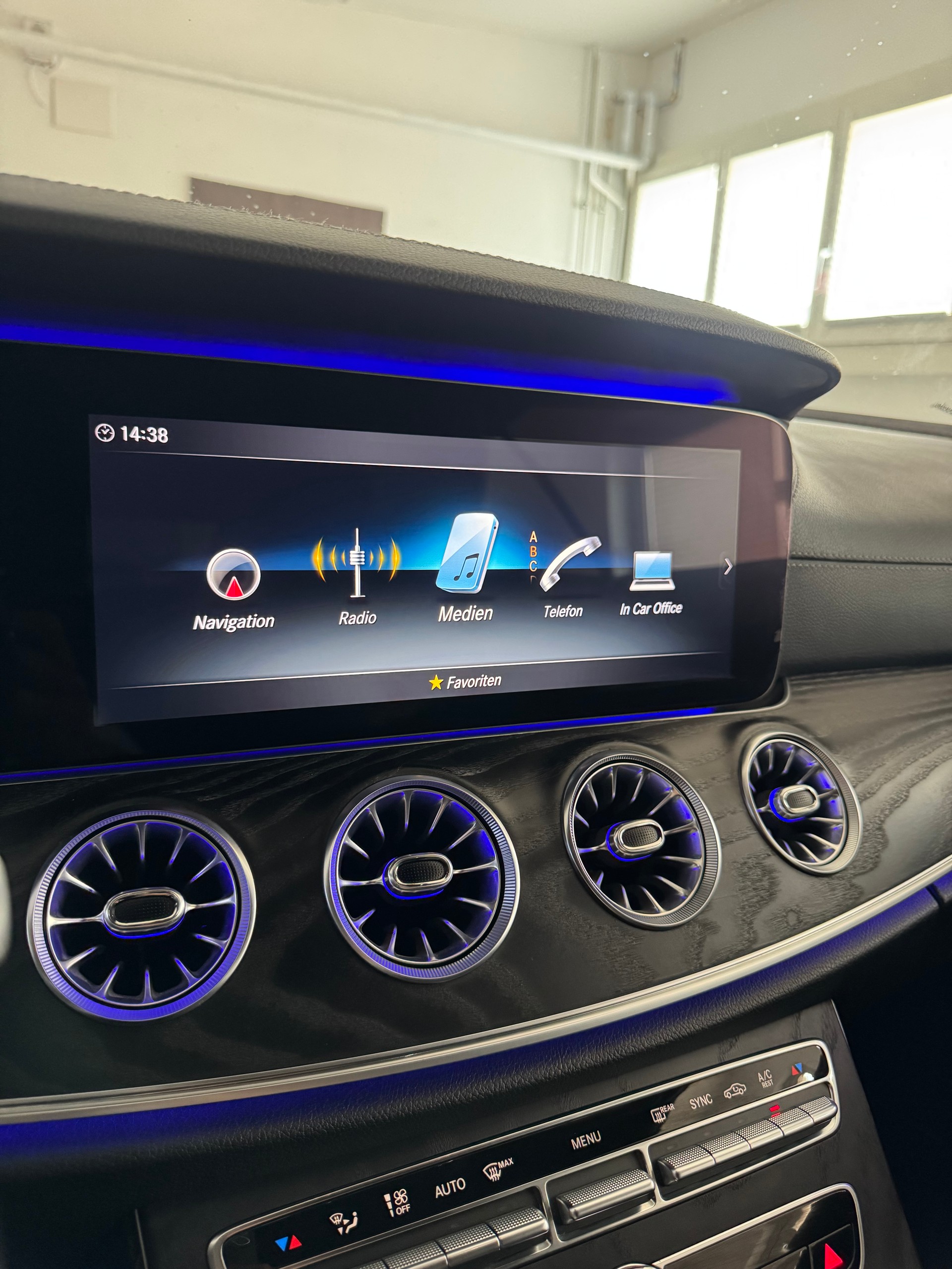MERCEDES-BENZ E 200 Cabriolet AMG Line 9G-Tronic*CH-Fahrzeug*-image-26