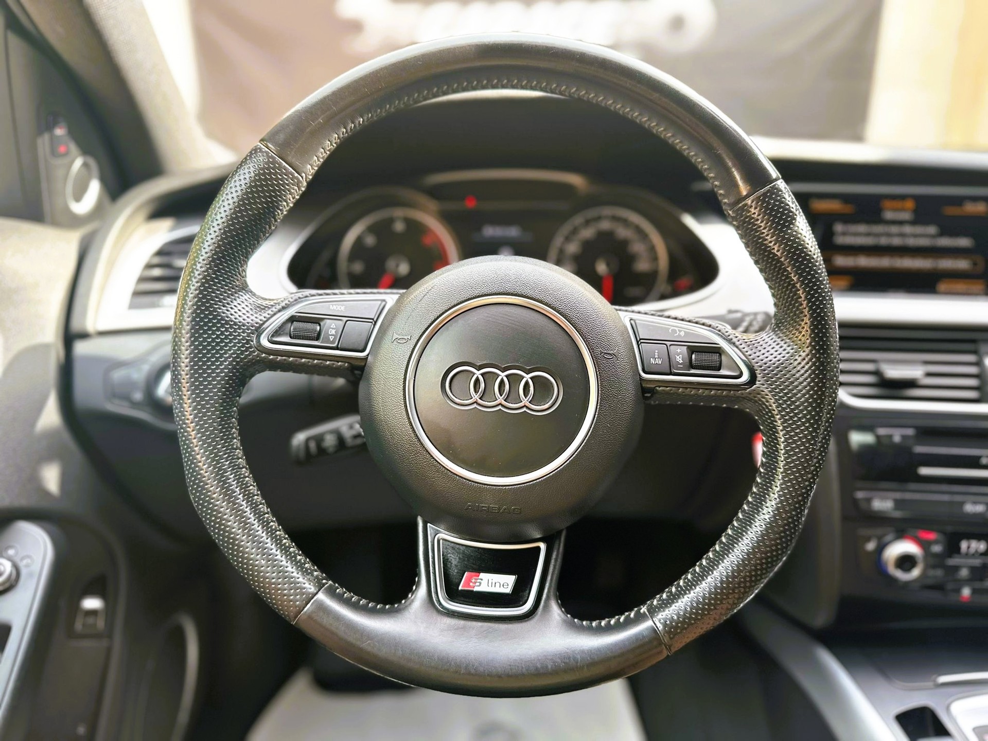 AUDI A4 Avant 2.0 TDI quattro S-tronic-image-14