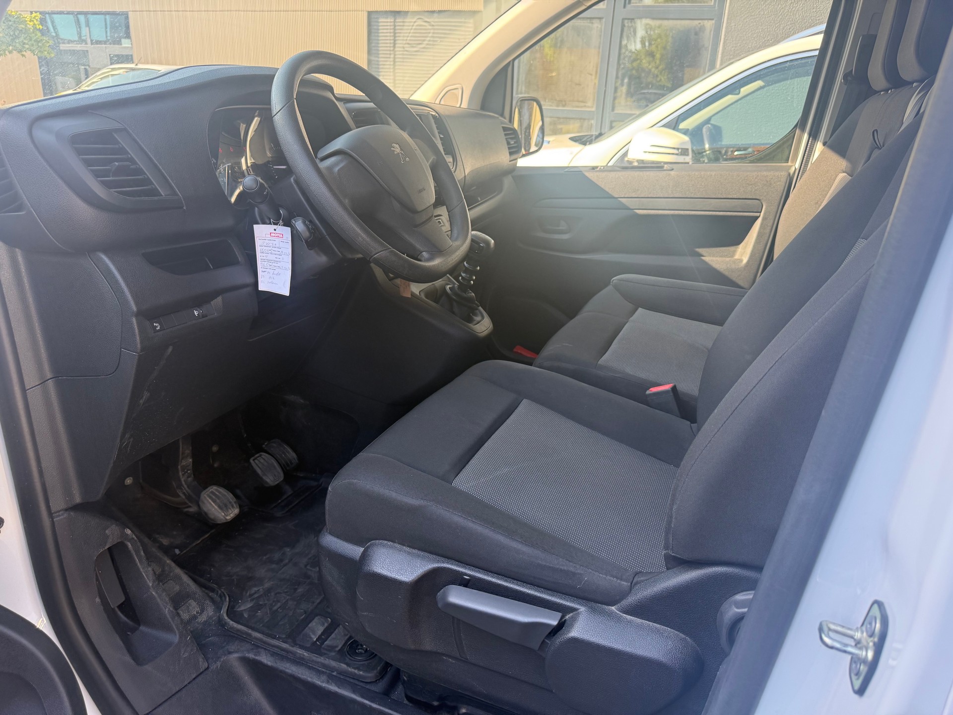 PEUGEOT Expert 1.5 BlueHDi 120 S&S Standard-image-6