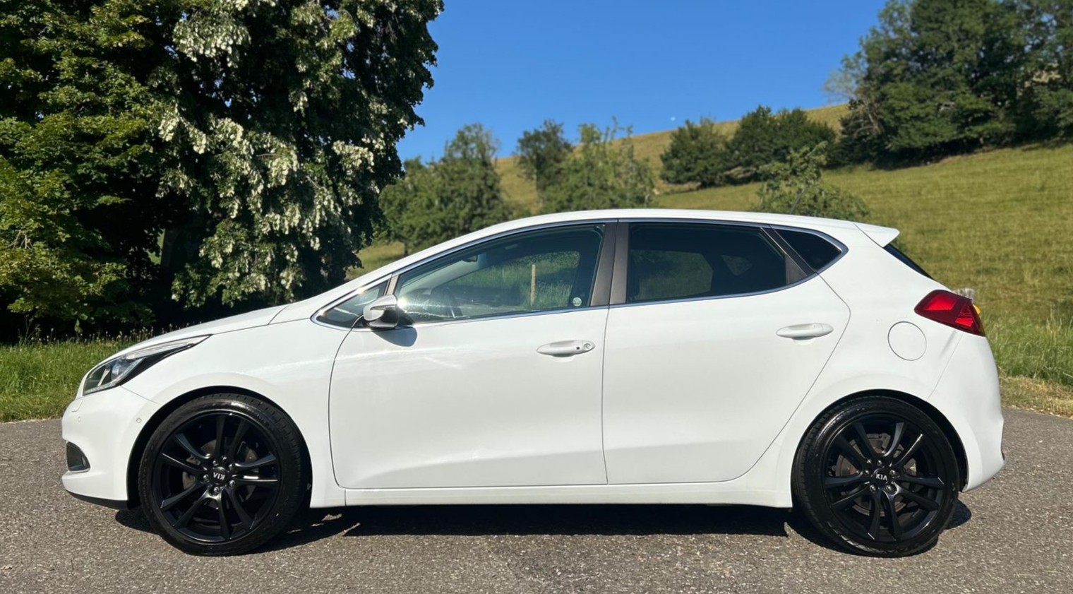 KIA Cee'd 1.6 GDi Trend-image-1