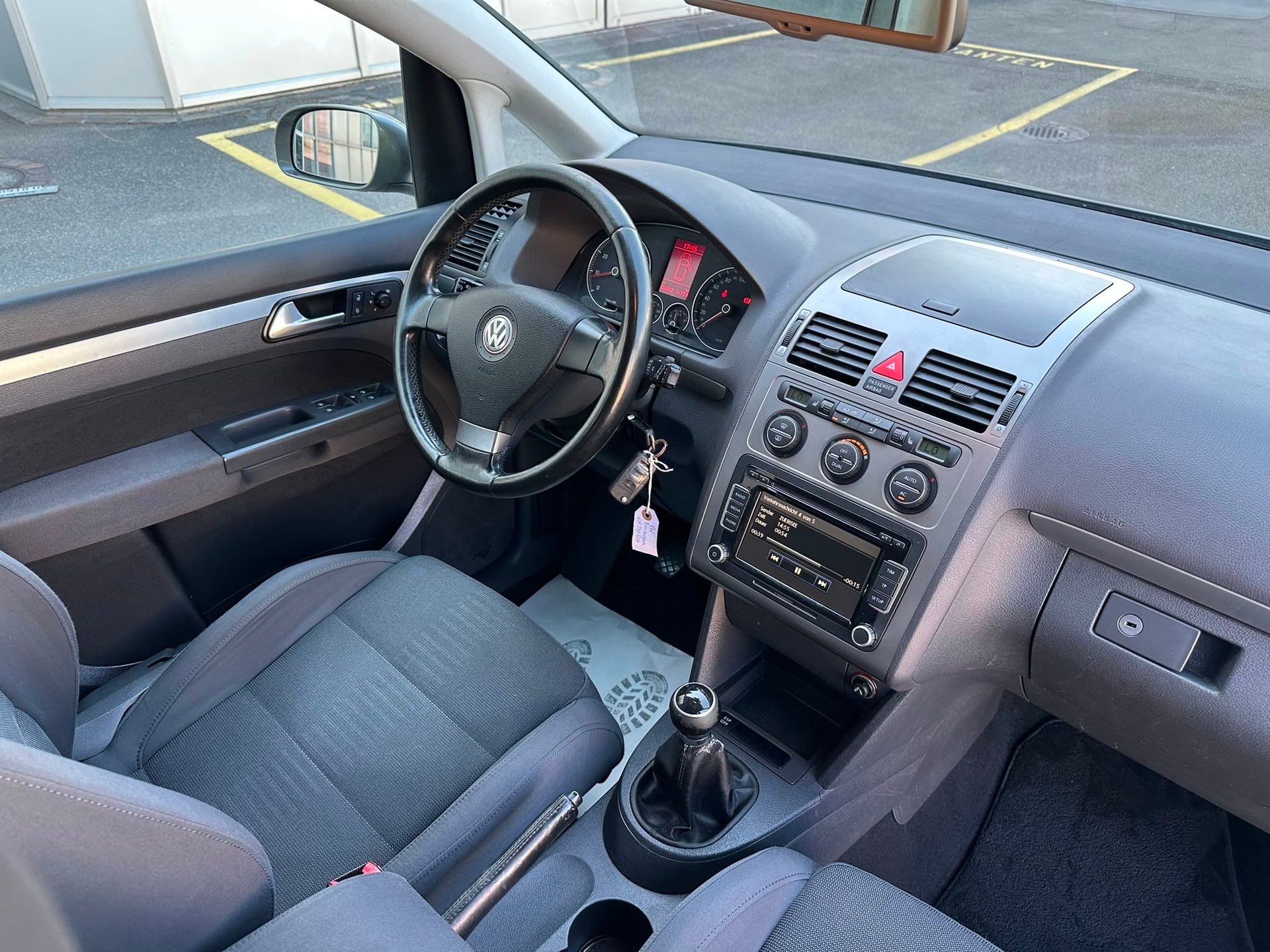 VW Touran 1.4 TSI Highline-image-11