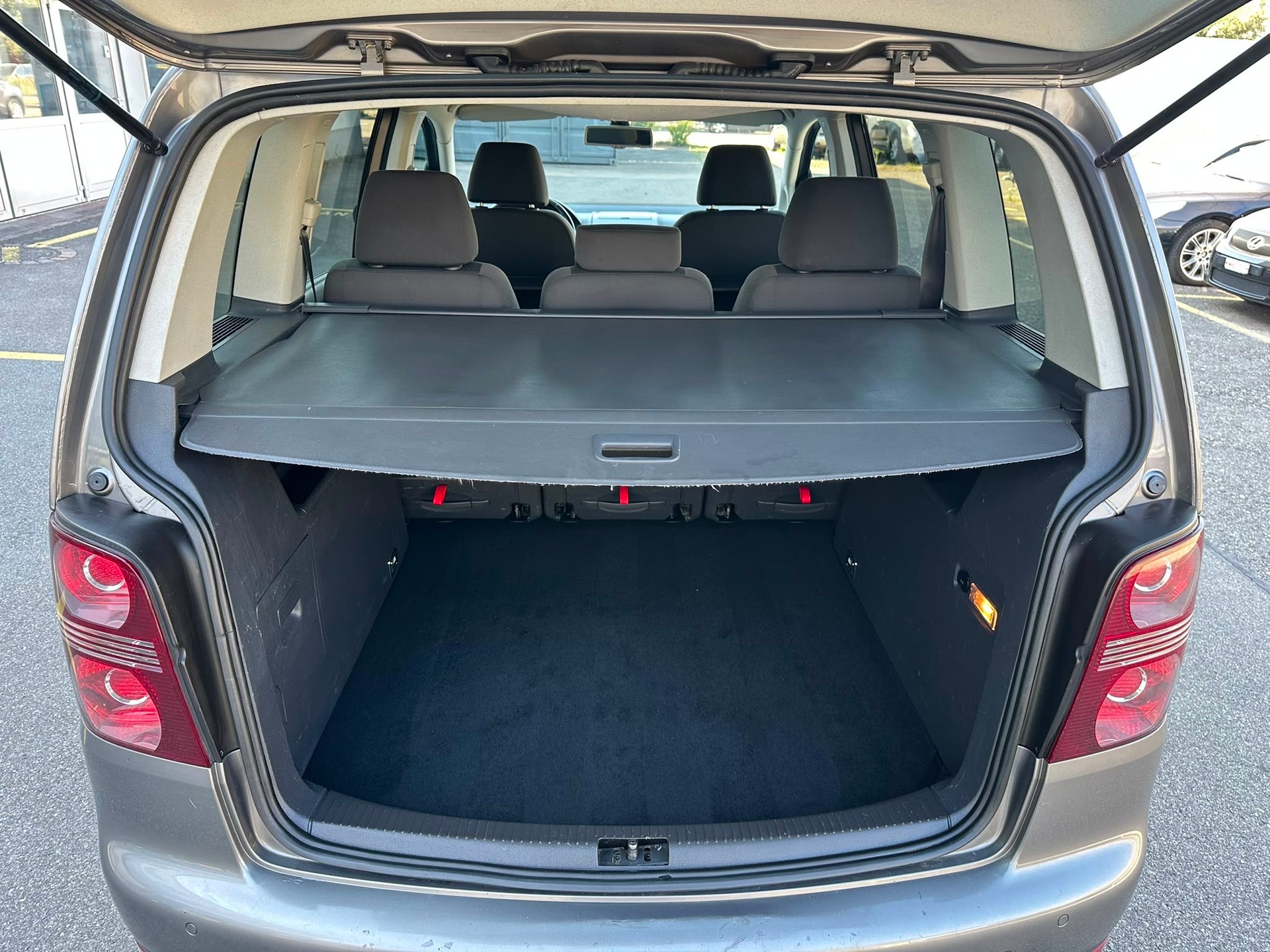 VW Touran 1.4 TSI Highline-image-12