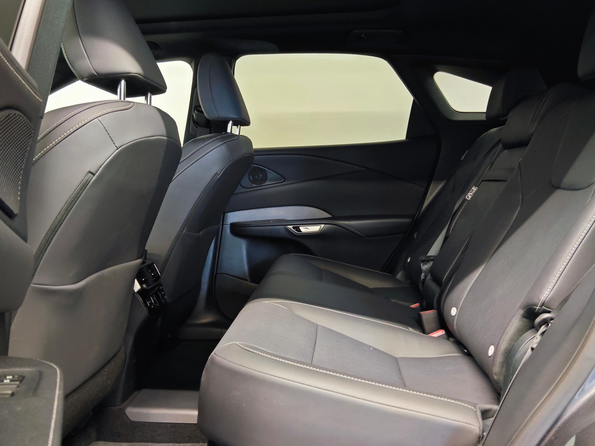 LEXUS RX 450h+ F-Line-image-8