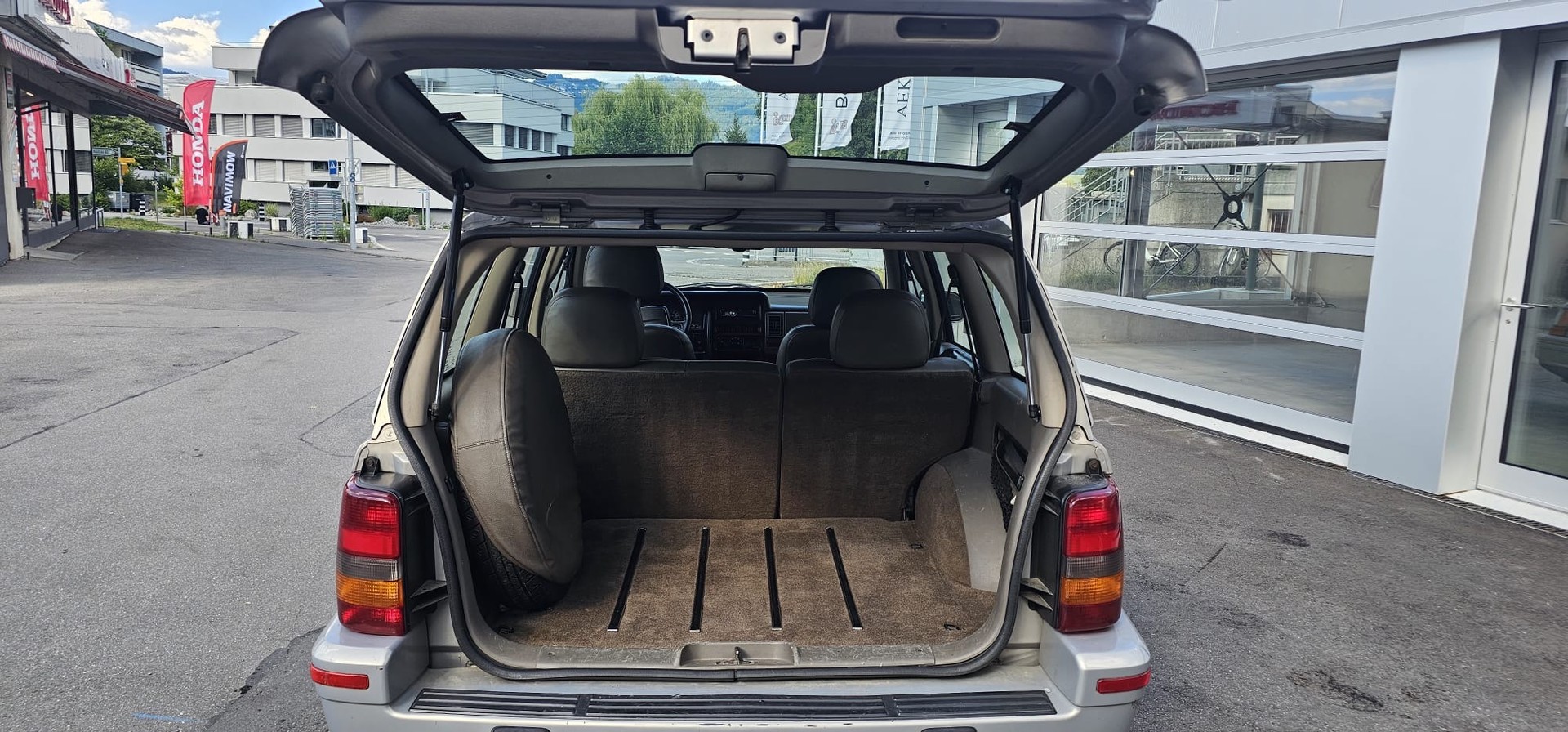 JEEP Grand Cherokee 5.2 Limited Automatic-image-8