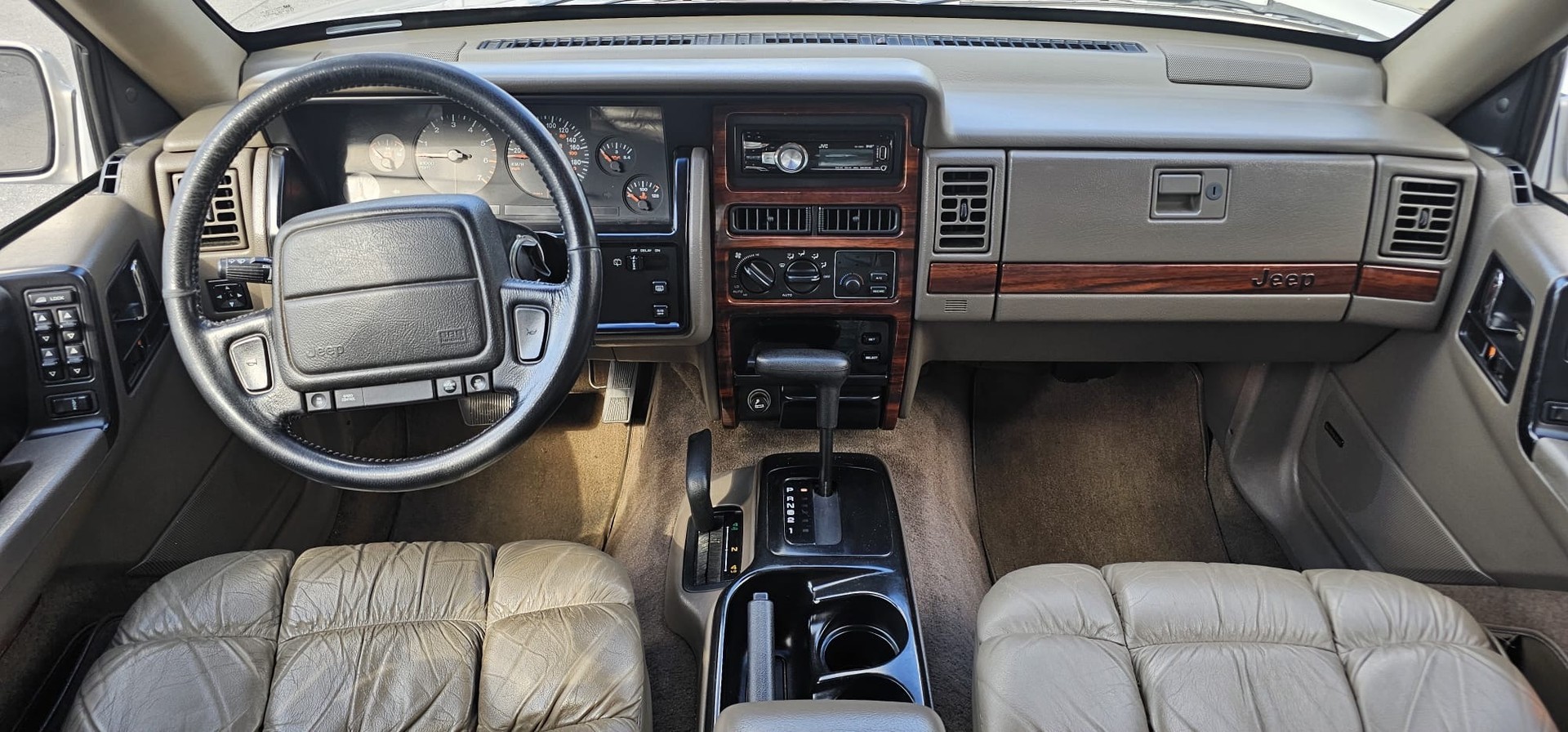 JEEP Grand Cherokee 5.2 Limited Automatic-image-11