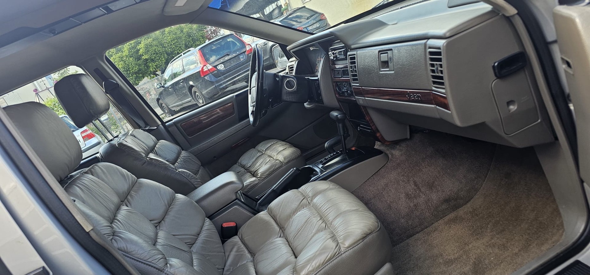 JEEP Grand Cherokee 5.2 Limited Automatic-image-10