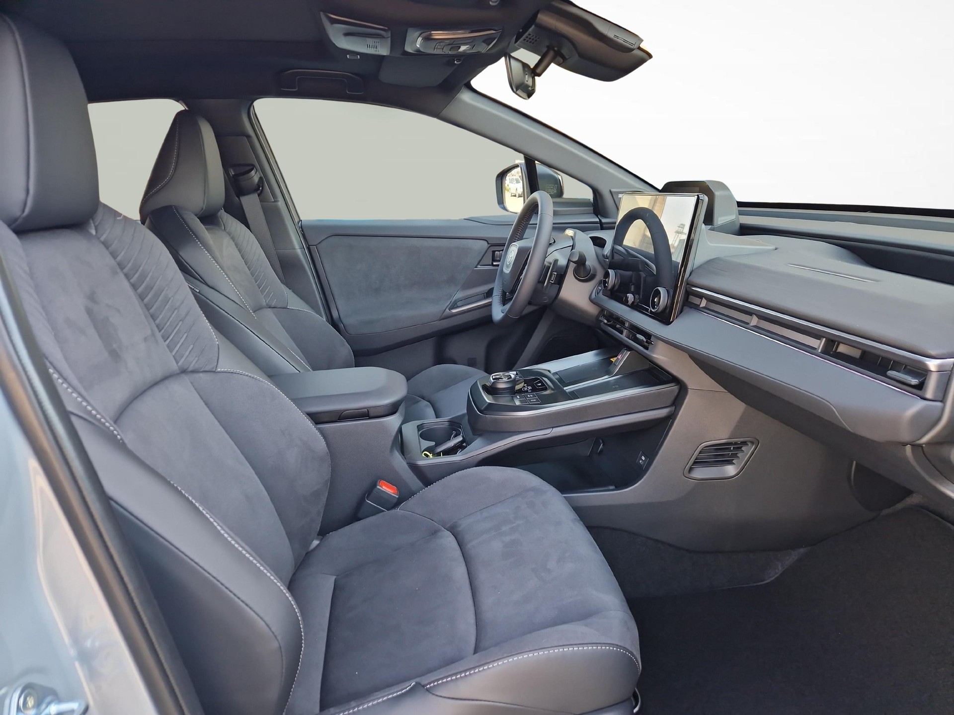 TOYOTA C-HR+ Premium AWD-image-9